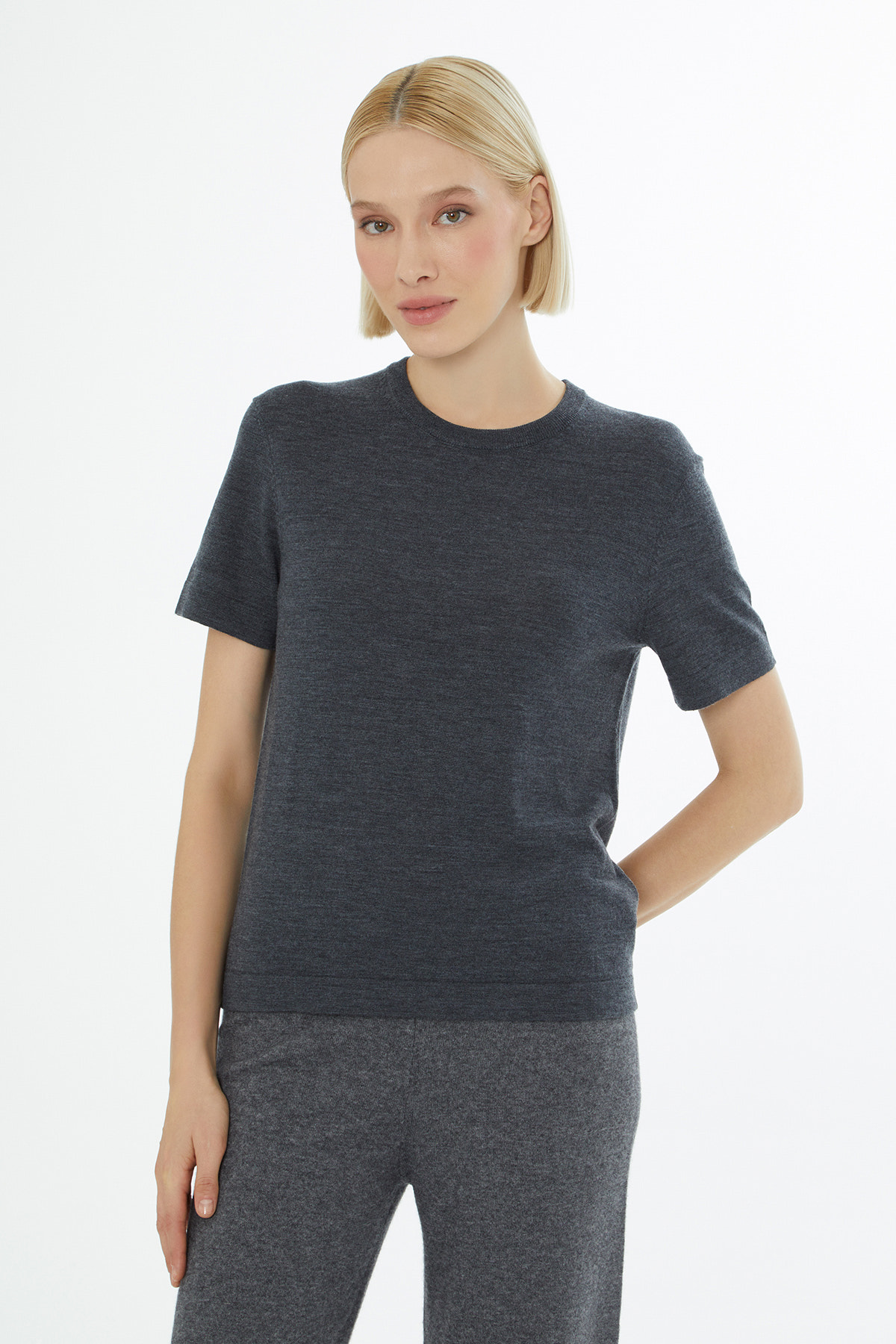 Yuvarlak Yaka Kısa Kollu Triko