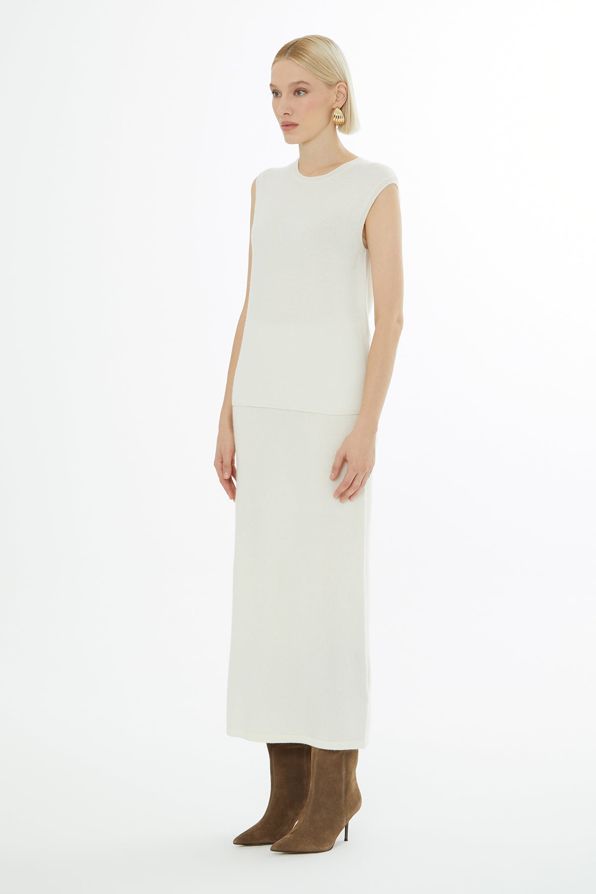 Yuvarlak Yaka Sıfır Kollu Ekru Bluz