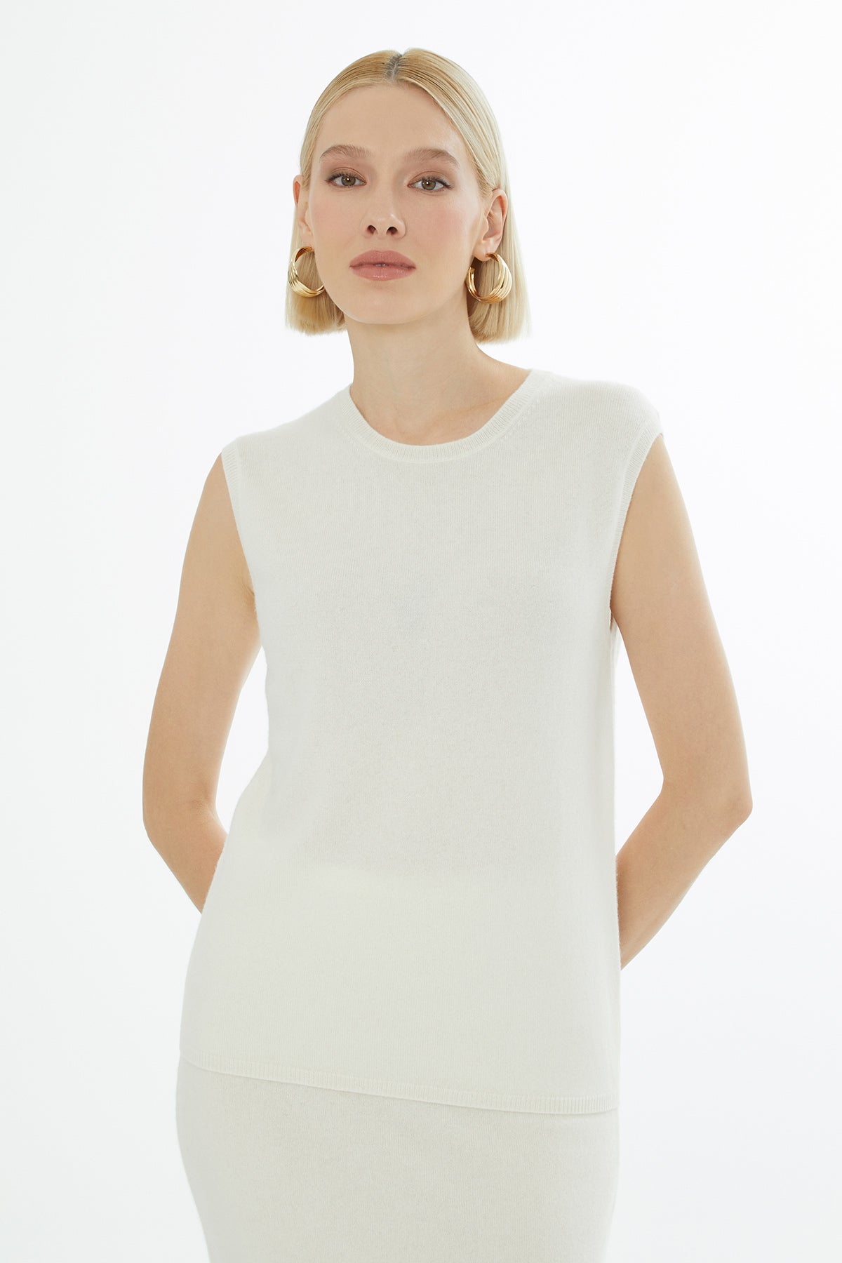 Yuvarlak Yaka Sıfır Kollu Triko