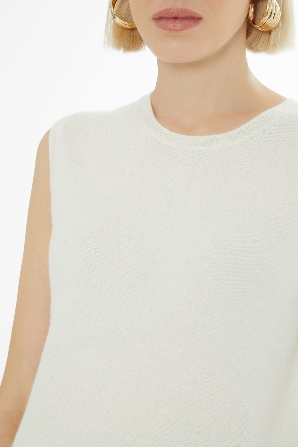 Yuvarlak Yaka Sıfır Kollu Ekru Bluz