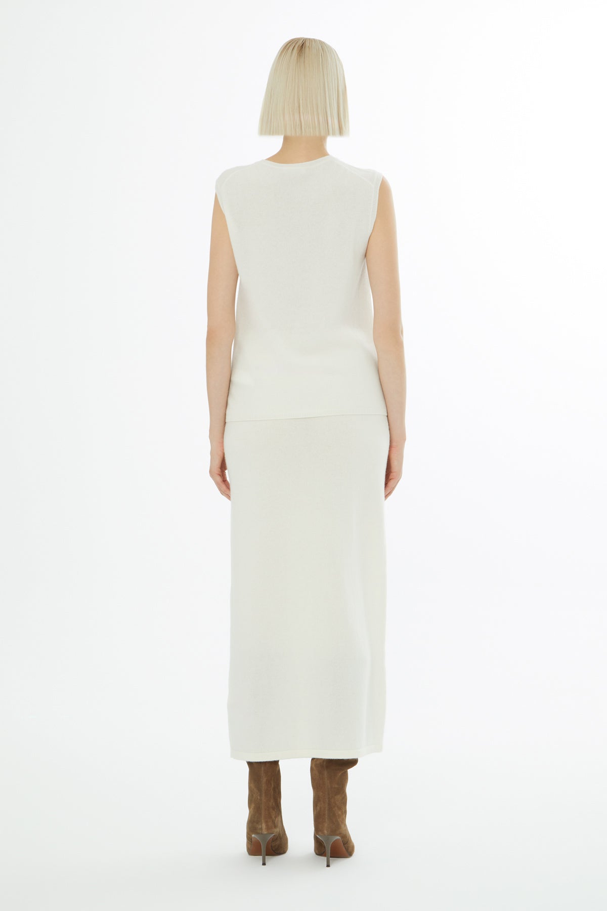 Yuvarlak Yaka Sıfır Kollu Ekru Bluz