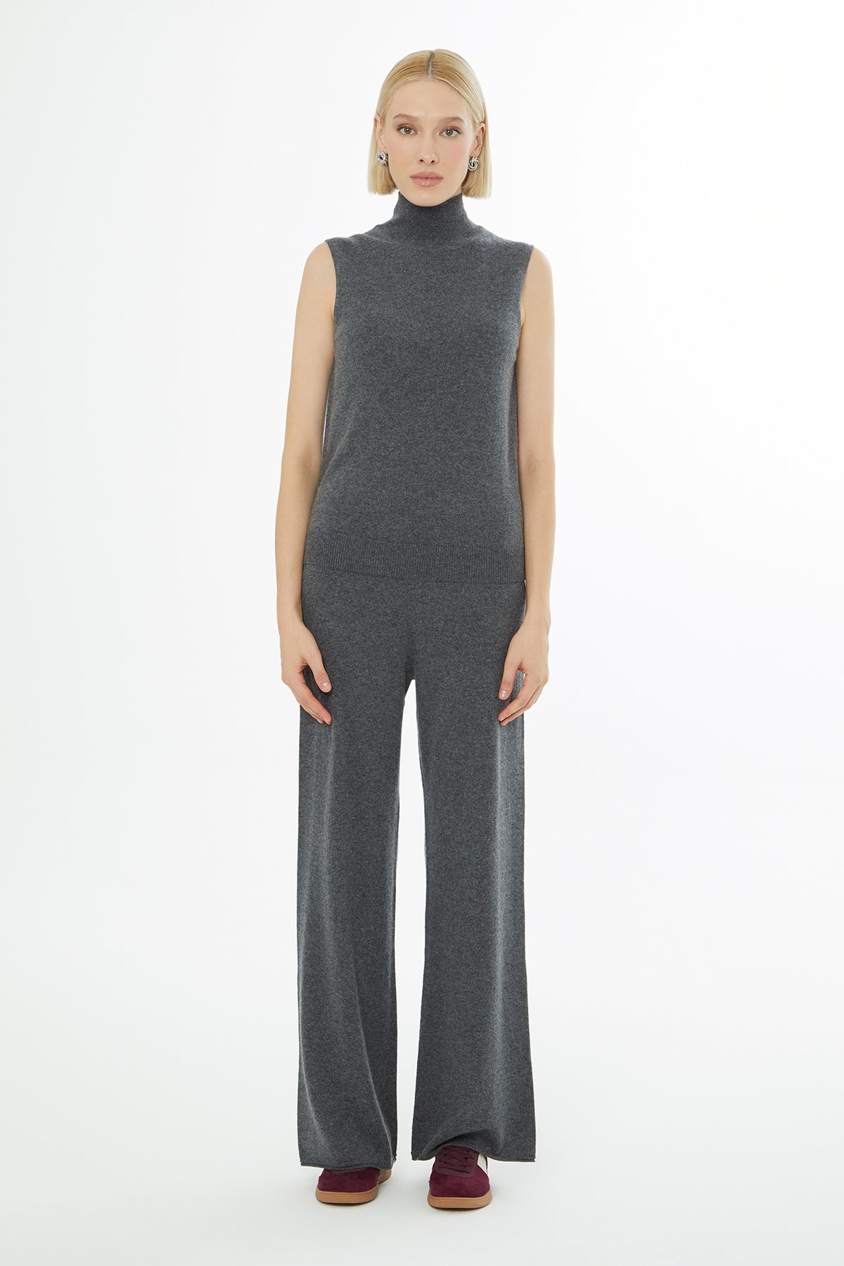 Boğazlı Sıfır Kollu Bluz