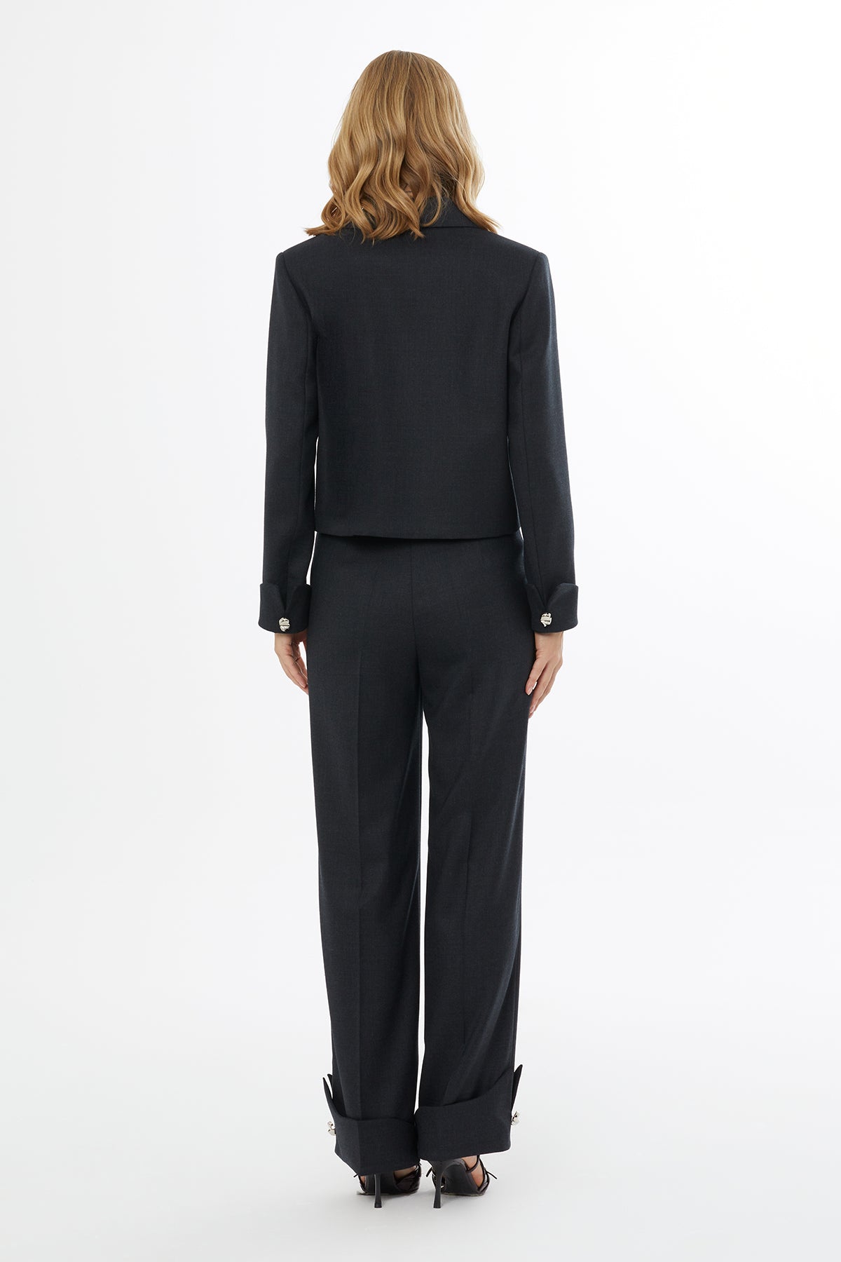 Ön Orta Düğme Kapamalı Yakalı Kadın Ceket