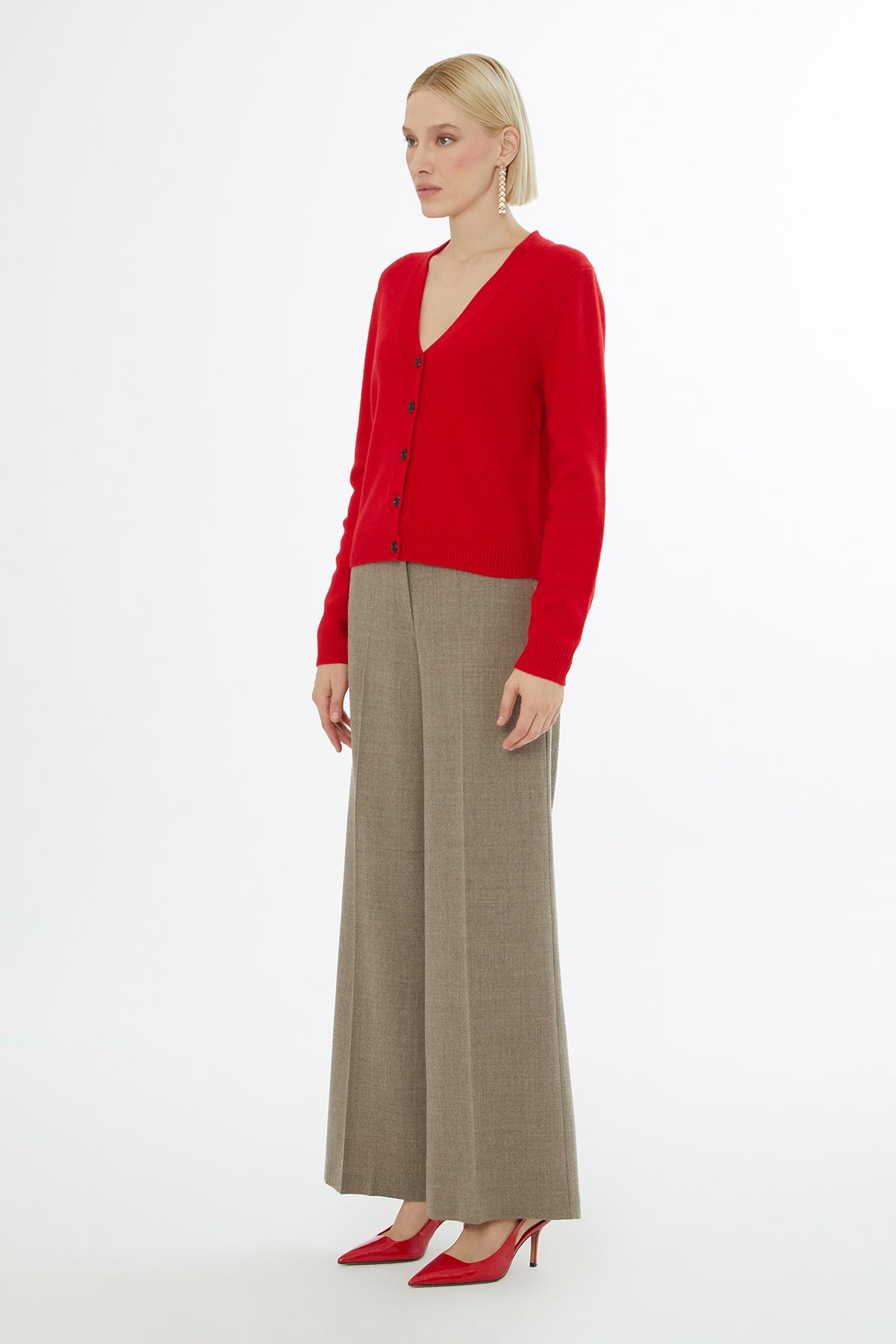 V Yaka Düğme Kapamalı Uzun Kollu Hırka