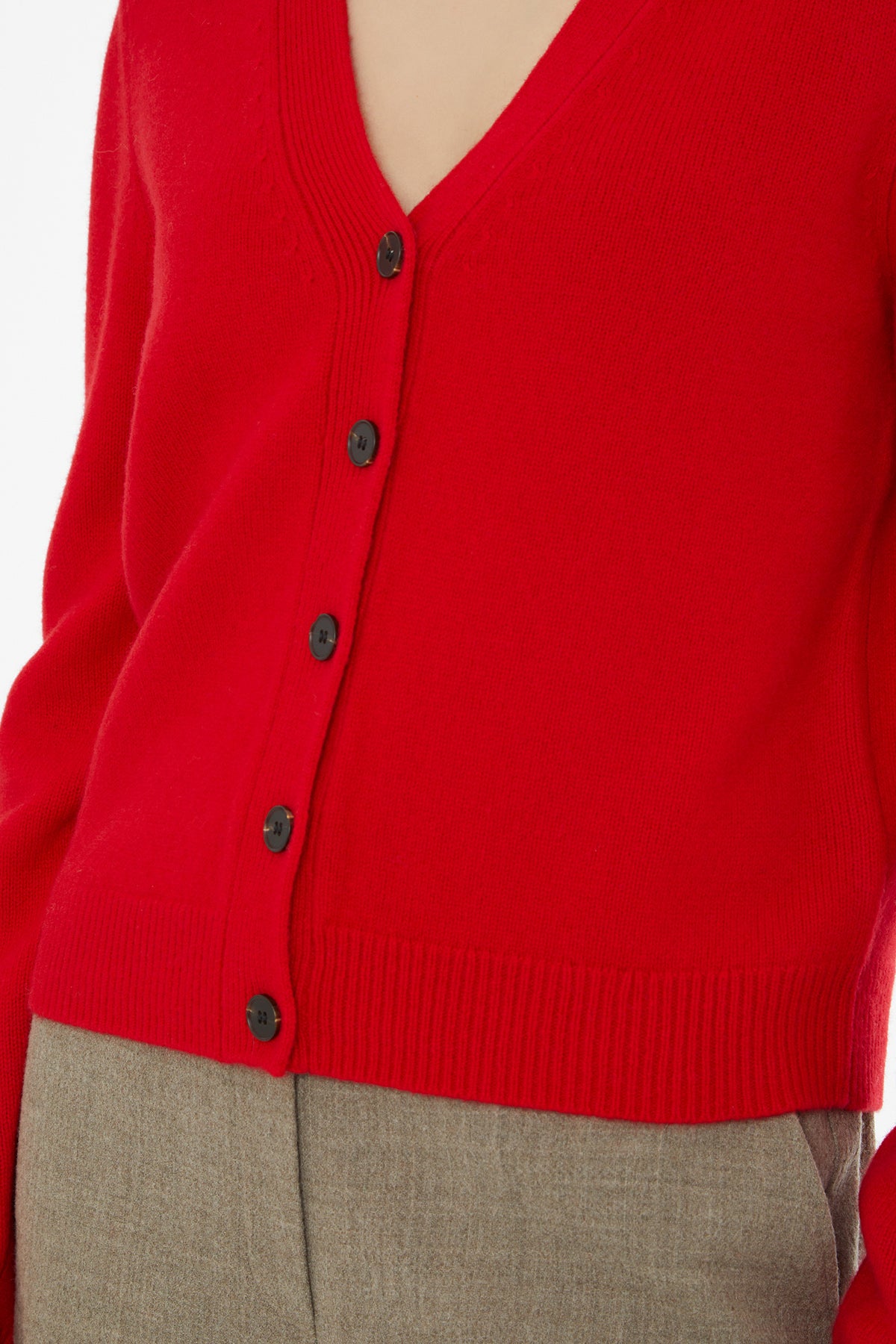 V Yaka Düğmeli Uzun Kollu Hırka