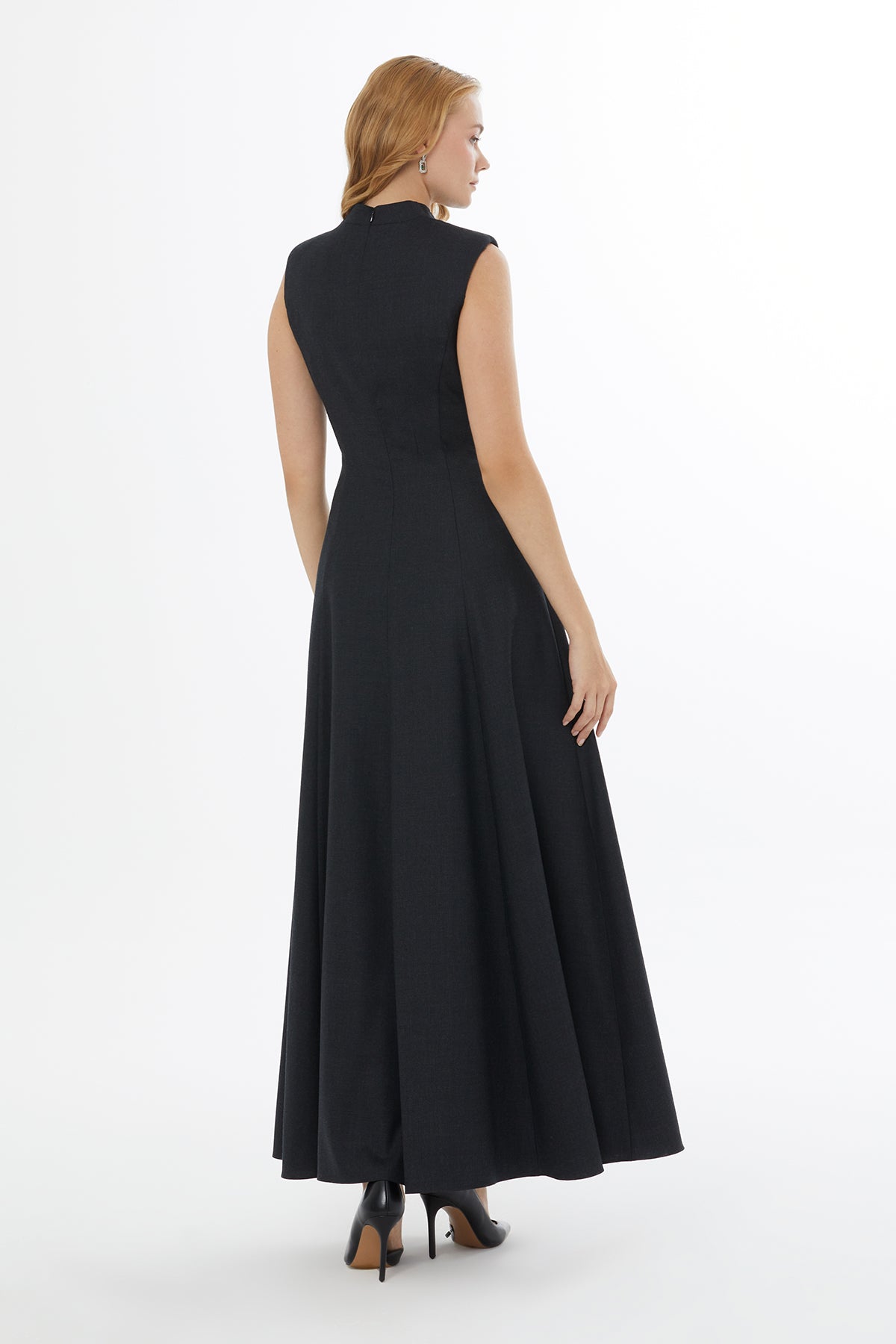 Bisiklet Yaka Arkası Gizli Fermuarlı Siyah Elbise