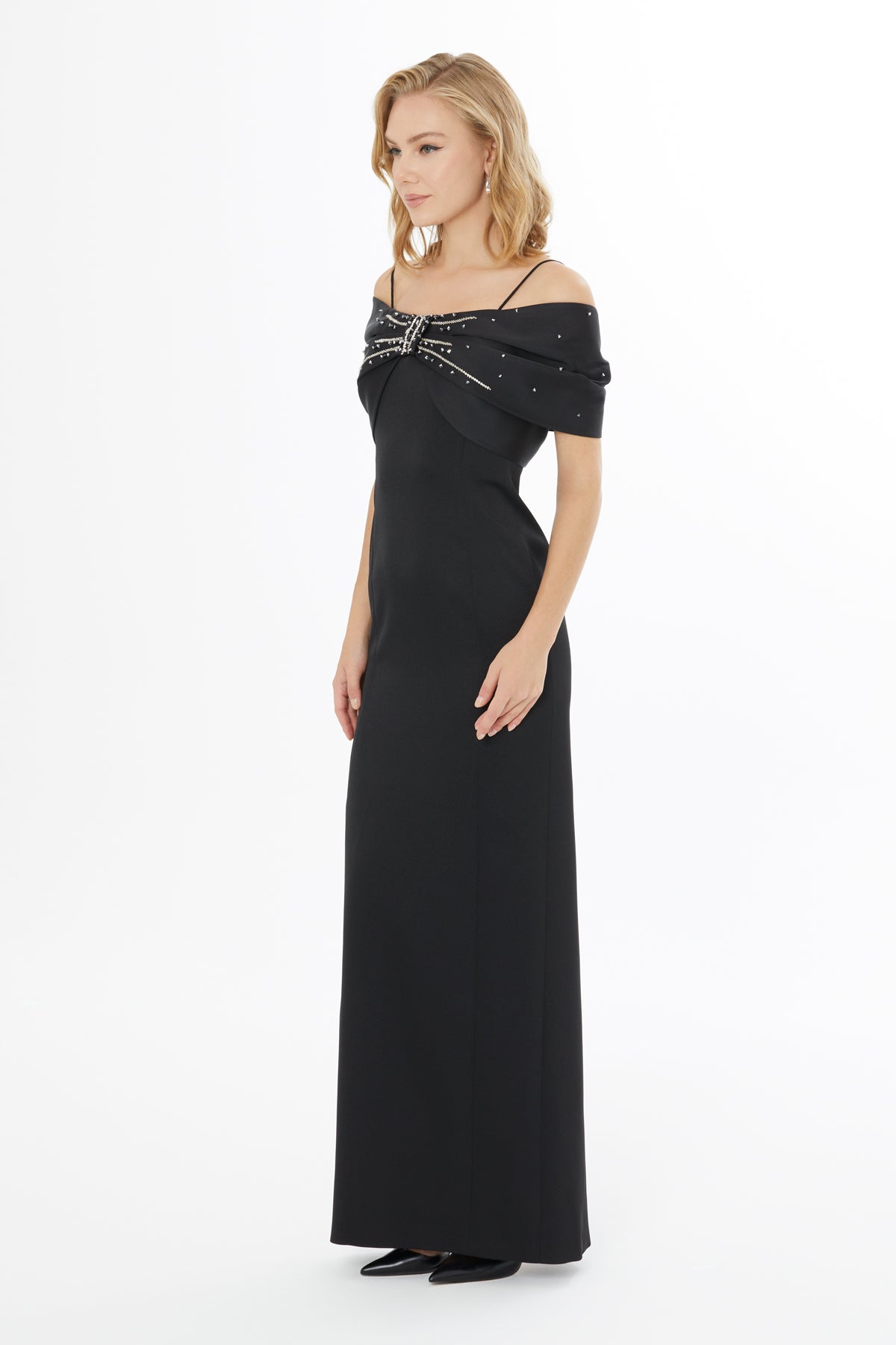 Taş İşlemeli Uzun Elbise