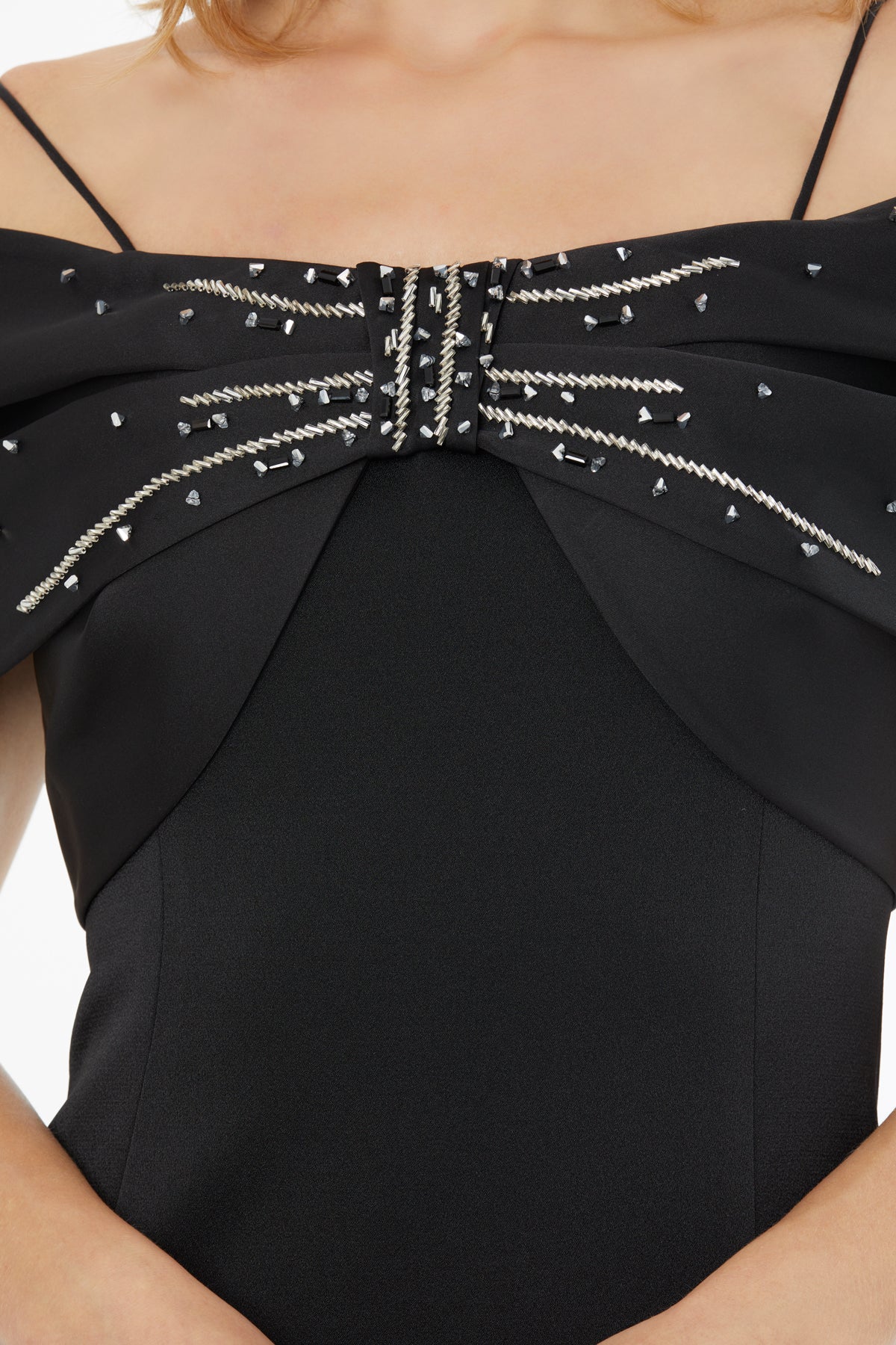 Taş İşlemeli Uzun Elbise