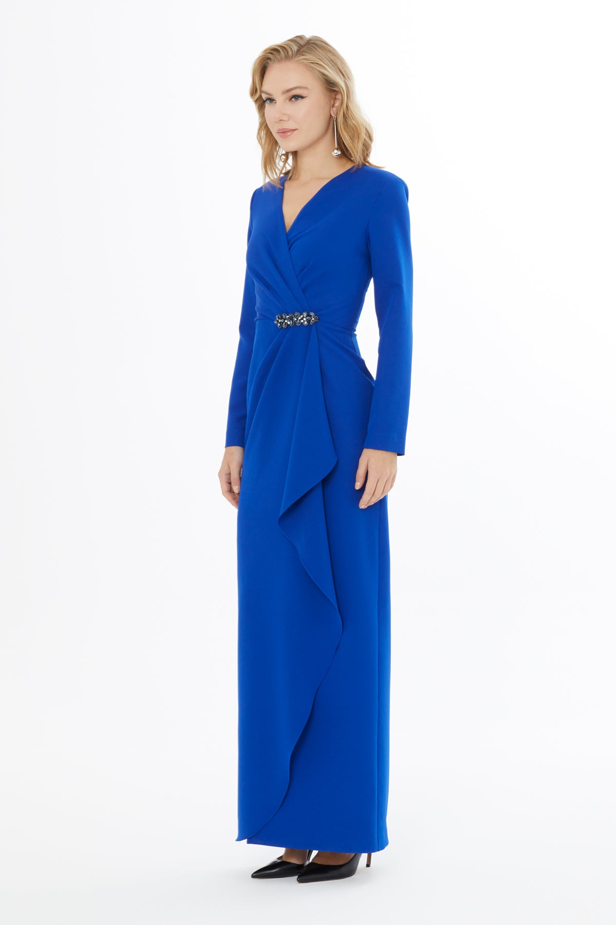 Vatkalı Dikme Aksesuarlı Elbise