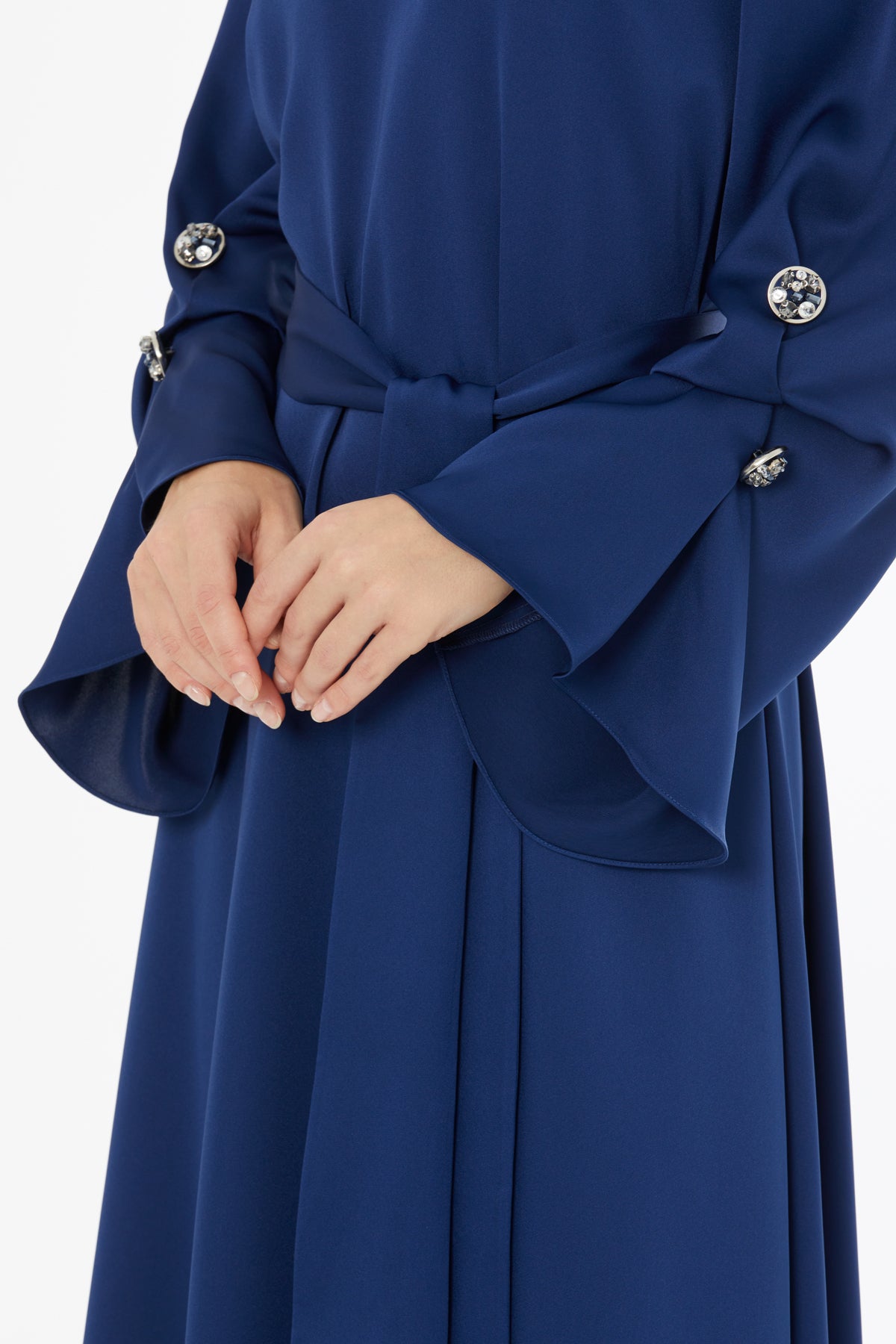 Seyyar Kuşaklı İşlemeli Elbise