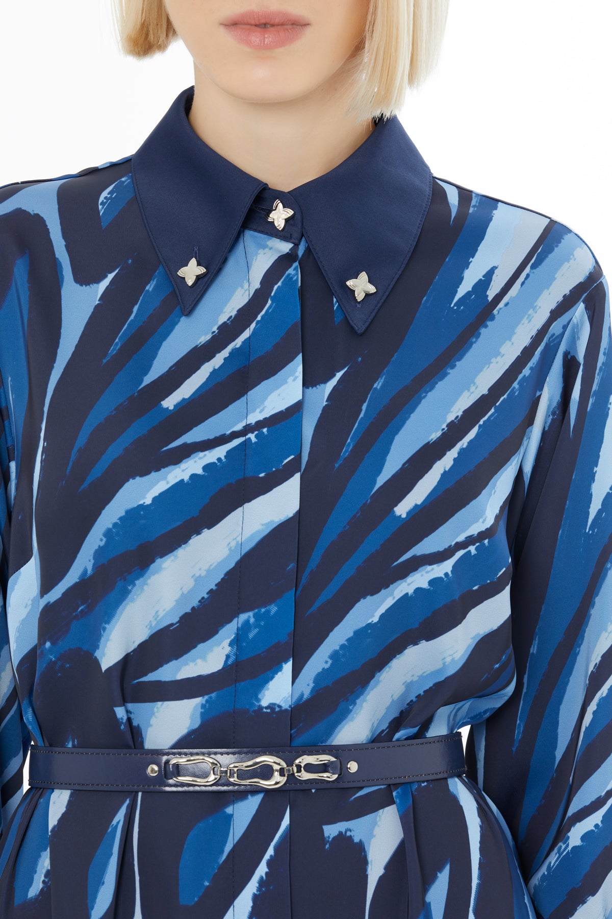 Uzun Kollu Gömlek Yaka Kemerli Maxi Elbise