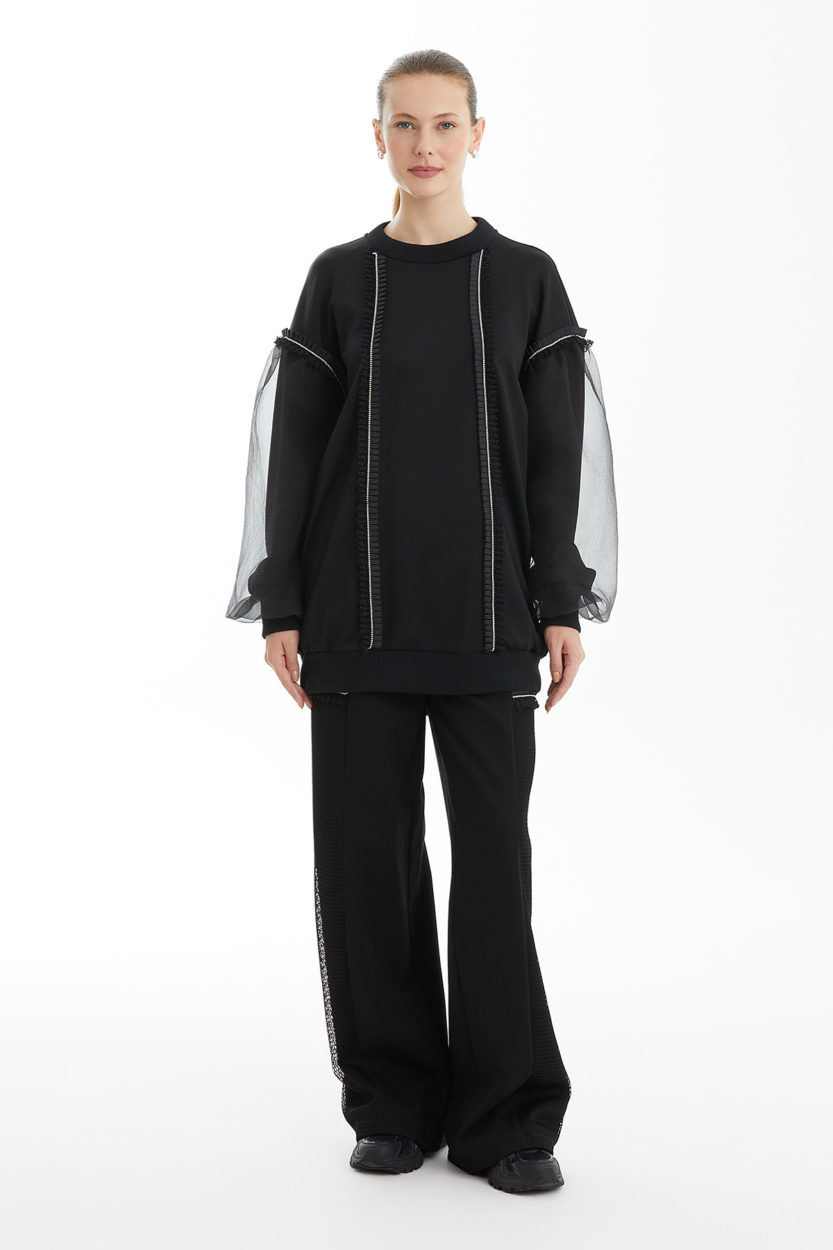 Taşlı Şerit Aksesuarlı Organze Detaylı Siyah Sweatshirt