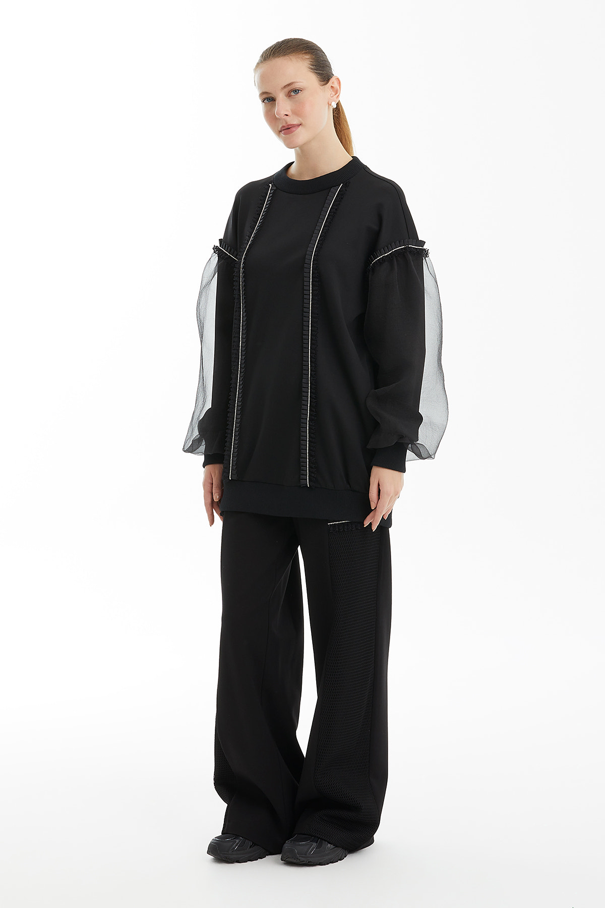 Taşlı Şerit Aksesuarlı Organze Detaylı Siyah Sweatshirt