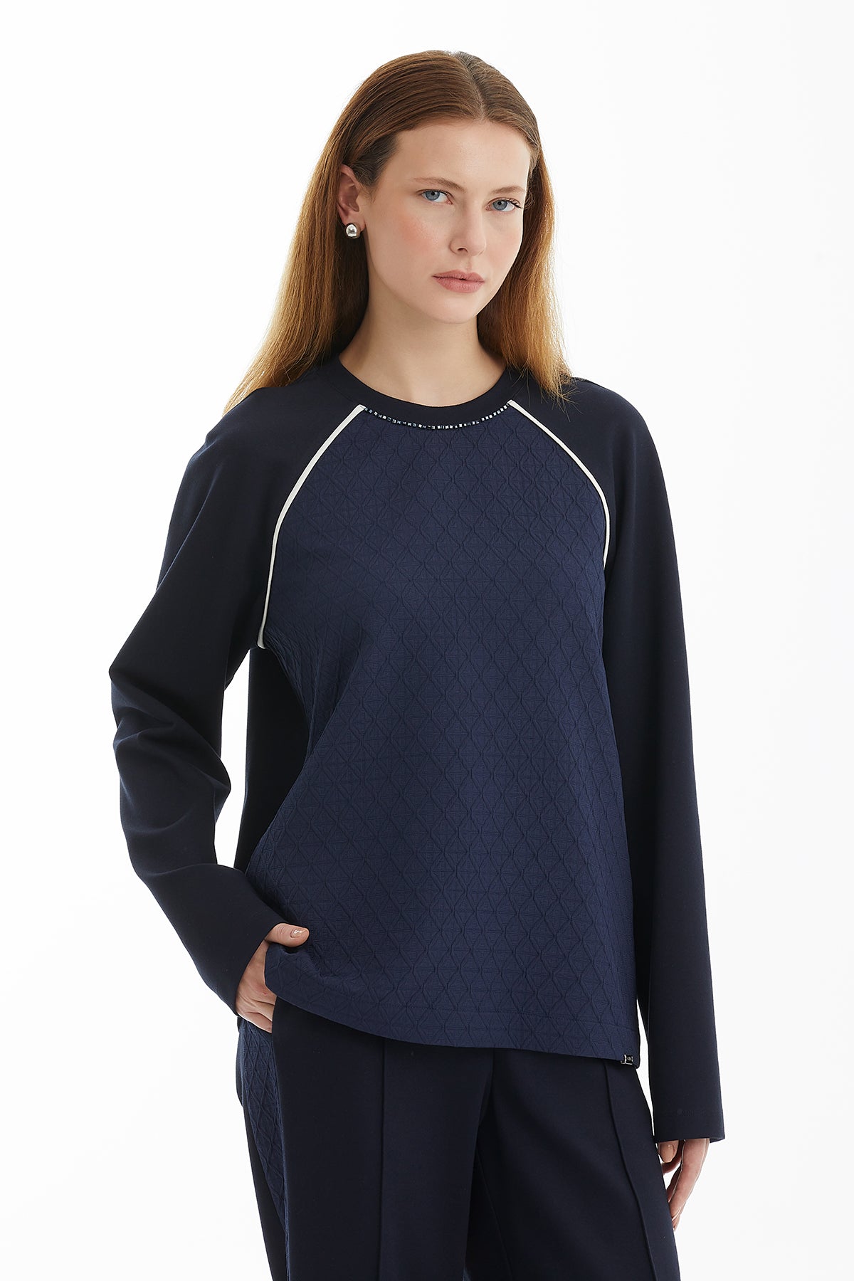 Kontrast Biye Detaylı Lacivert Sweatshirt
