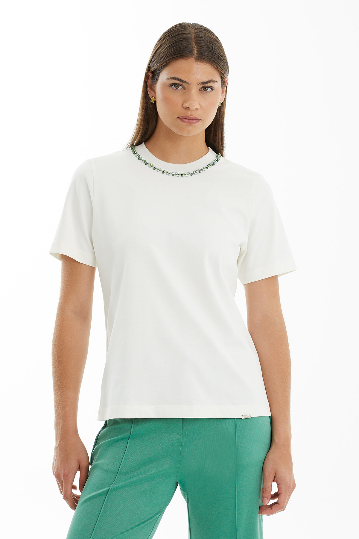 Yakası İşleme Detaylı Ekru T-Shirt