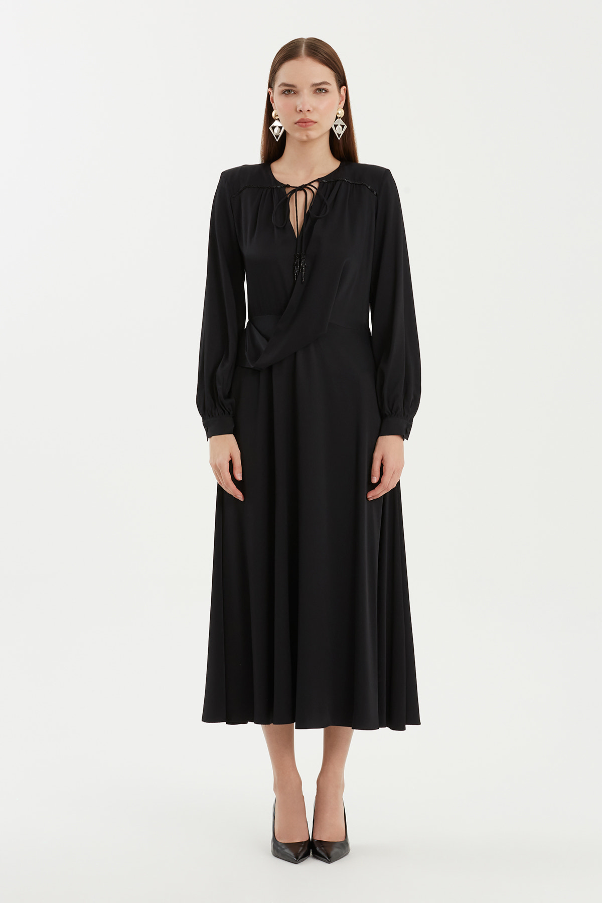 Boyundan Bağlamalı Boncuk İşlemeli Siyah Elbise