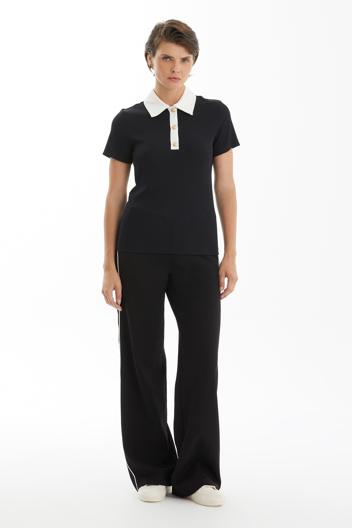 Polo Yakalı Çıtçıt Detaylı Siyah T-Shirt