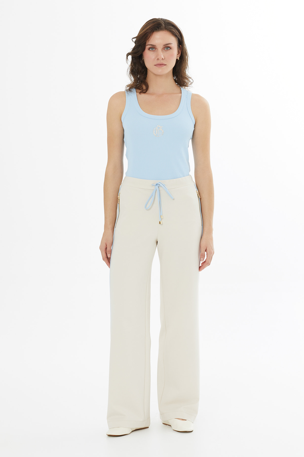 Yanları Nakış Detaylı Bej Eşofman Altı