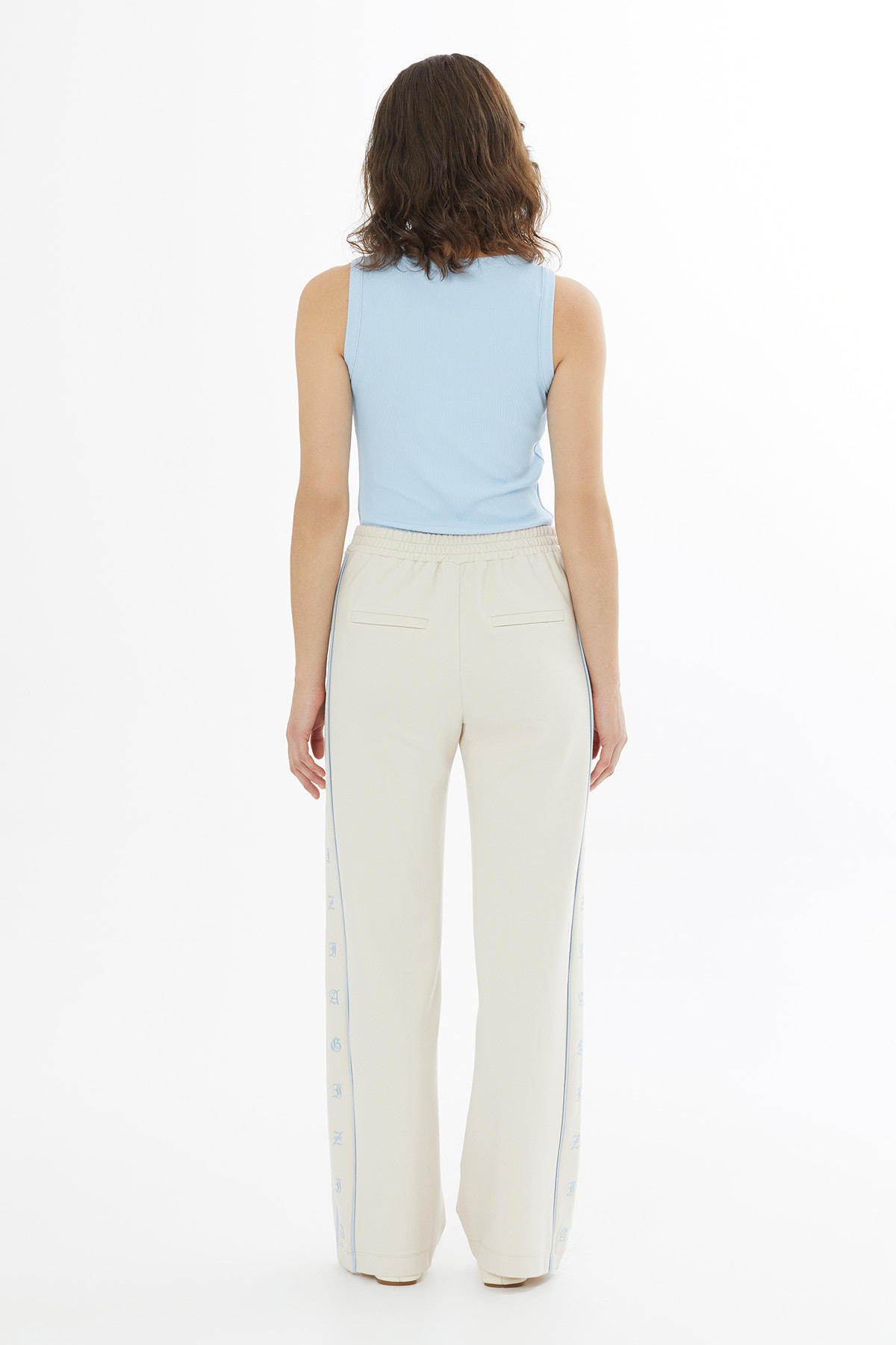 Yanları Nakış Detaylı Bej Eşofman Altı