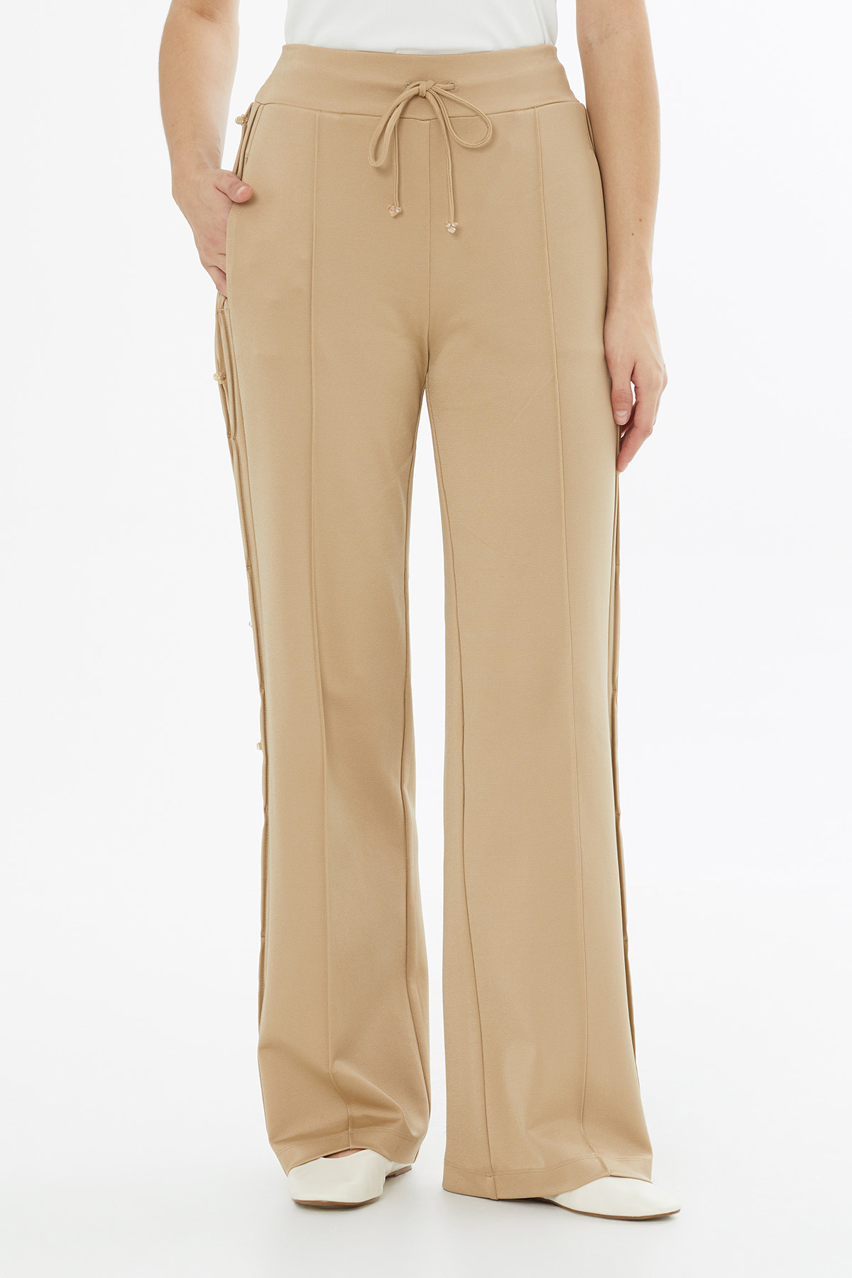 Yanları İşlemeli Bağlamalı Bej Eşofman Altı