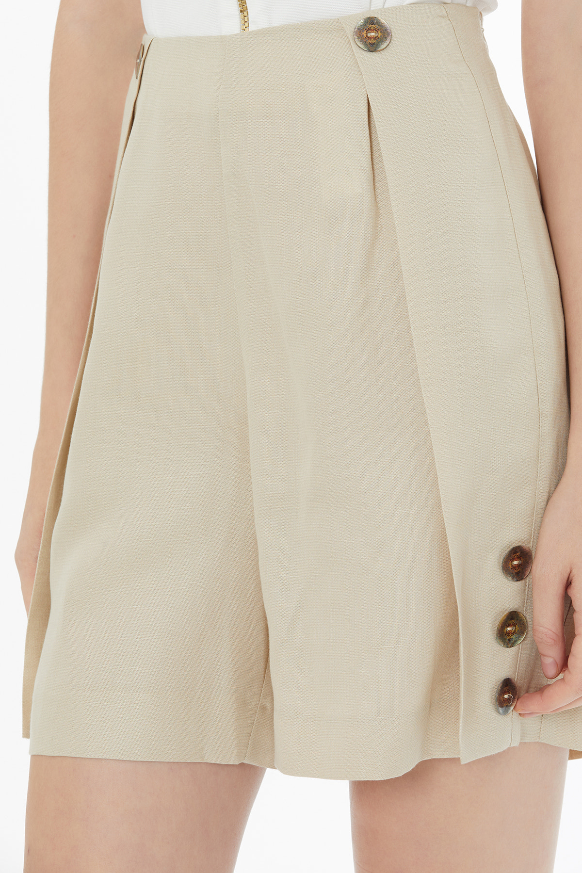 Düğme Detaylı Keten Bej Şort