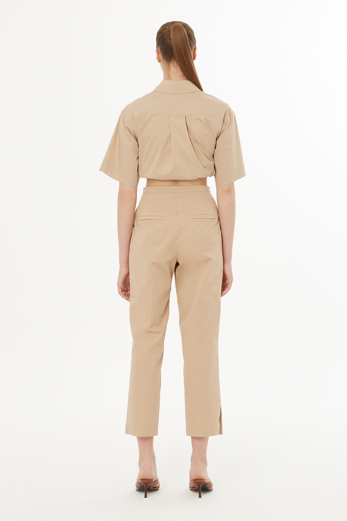 Kemerli Pili Katlamalı Bej Pantolon