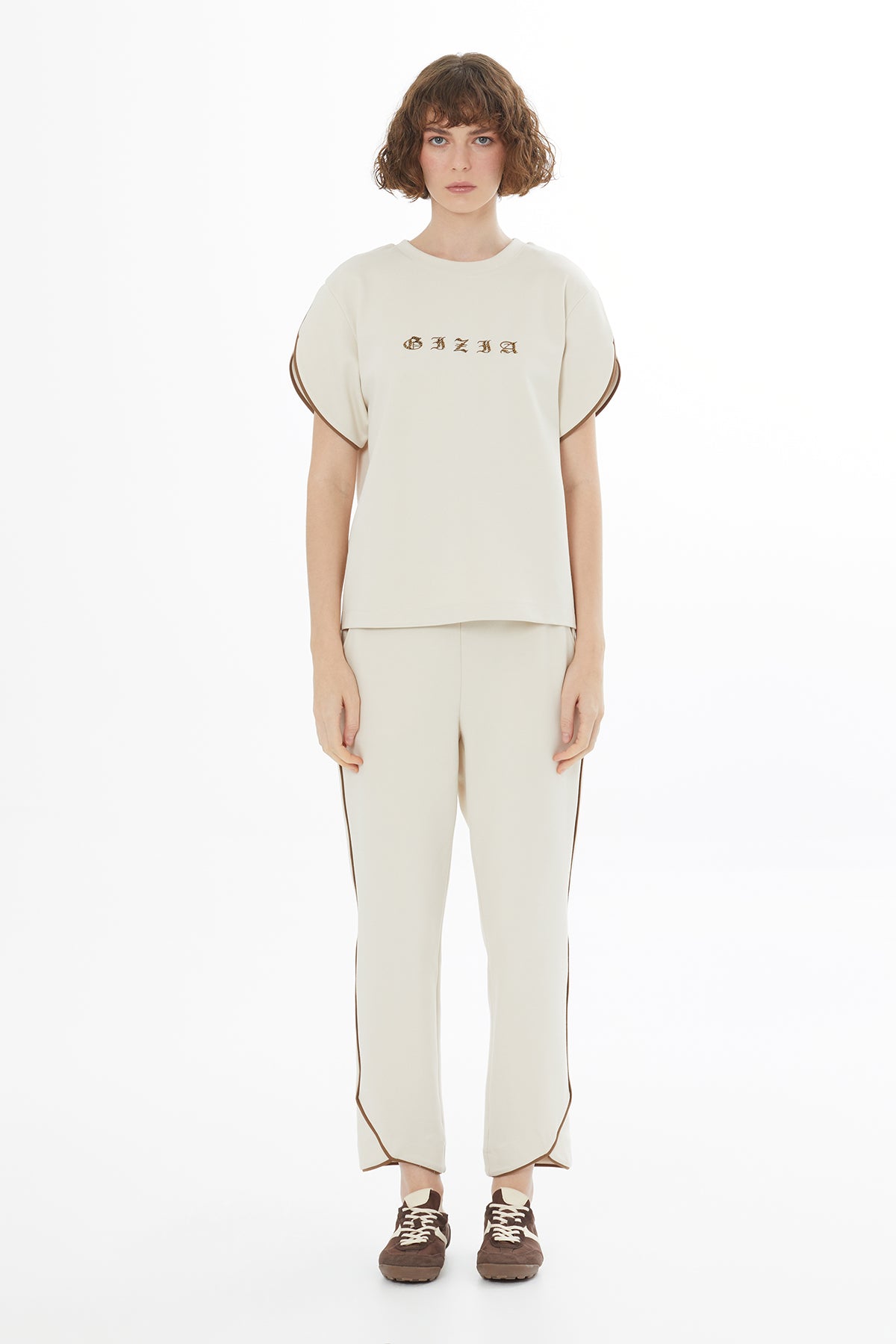 Nakış Ve İşleme Detaylı Bej T-Shirt