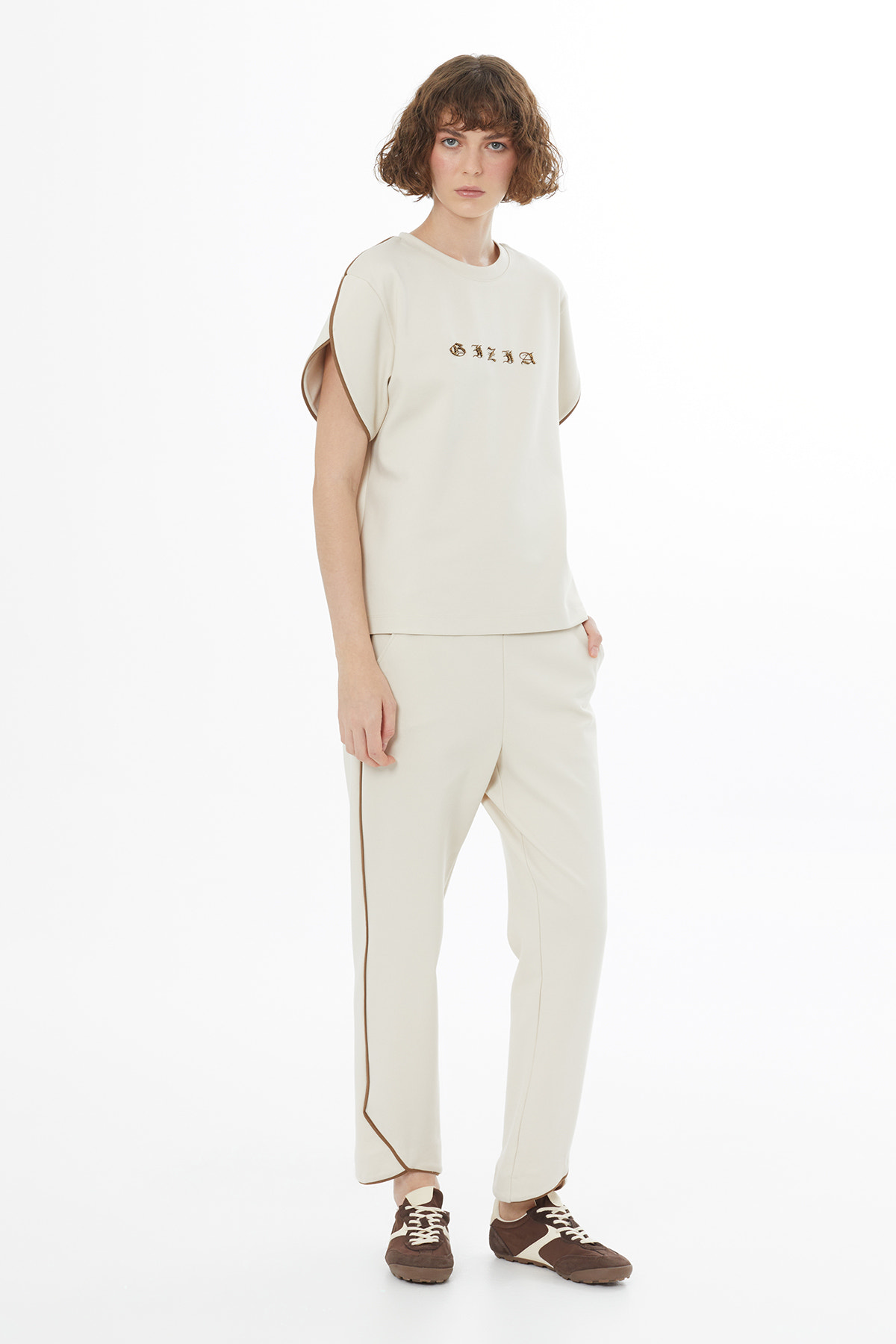 Nakış Ve İşleme Detaylı Bej T-Shirt