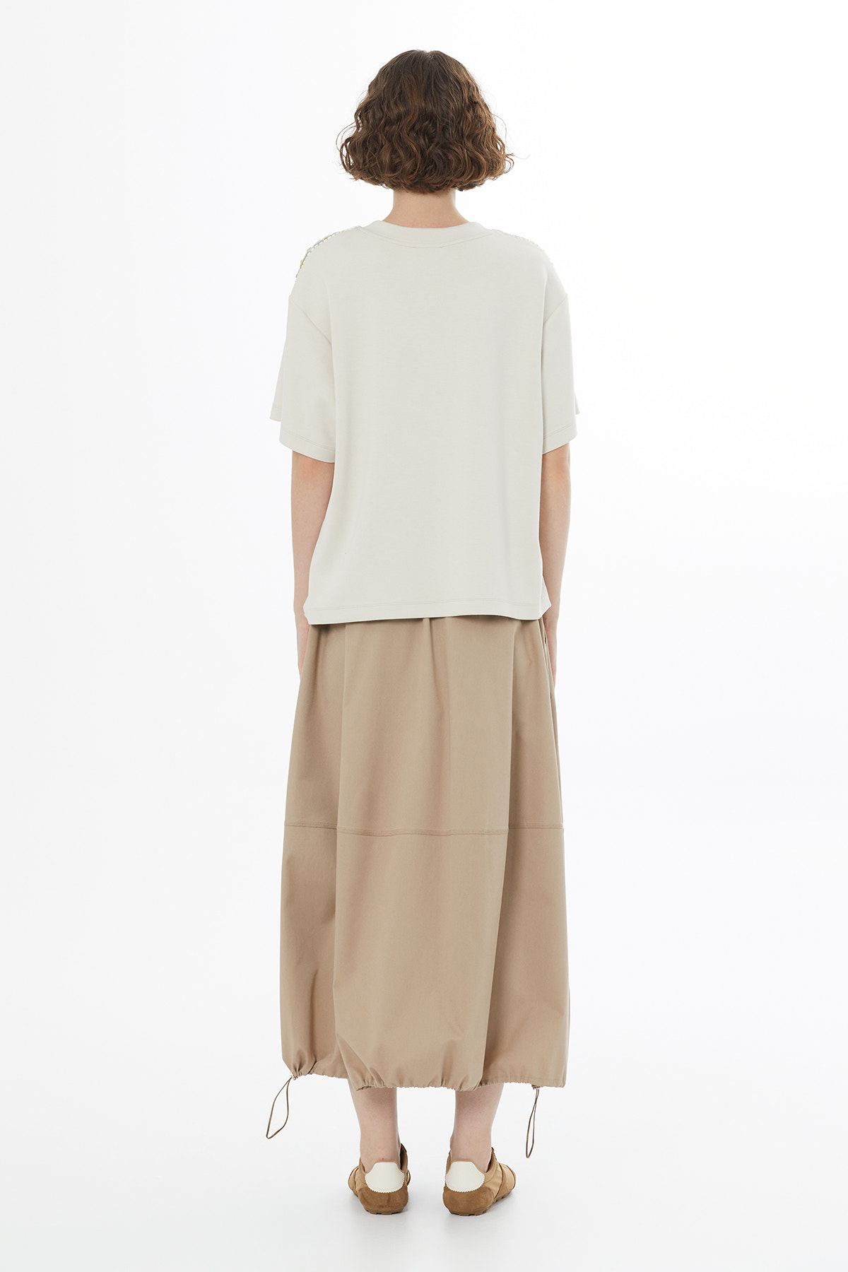 Boncuk İşlemeli Bej T-Shirt