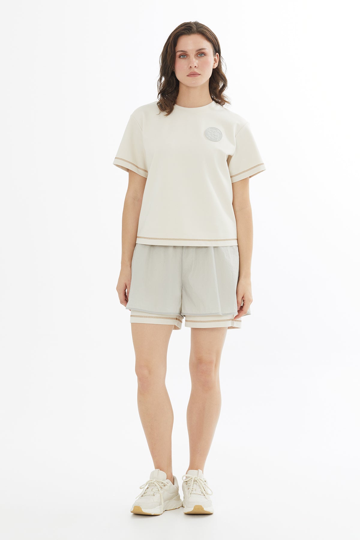 Etiket Detaylı Karyoka Dikişli Bej T-Shirt