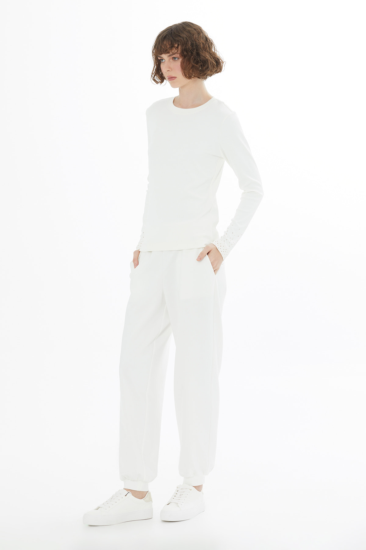 Yapıştırma Taş Detaylı Ekru Bluz