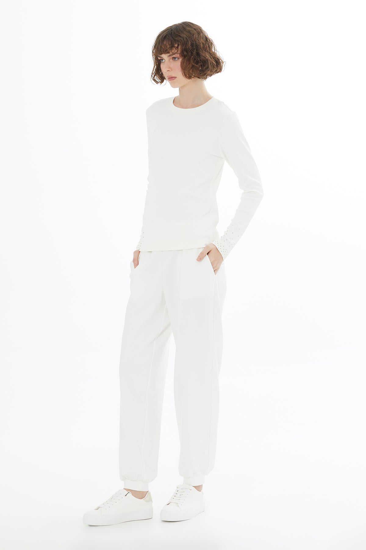 Yapıştırma Taş Detaylı Ekru Bluz