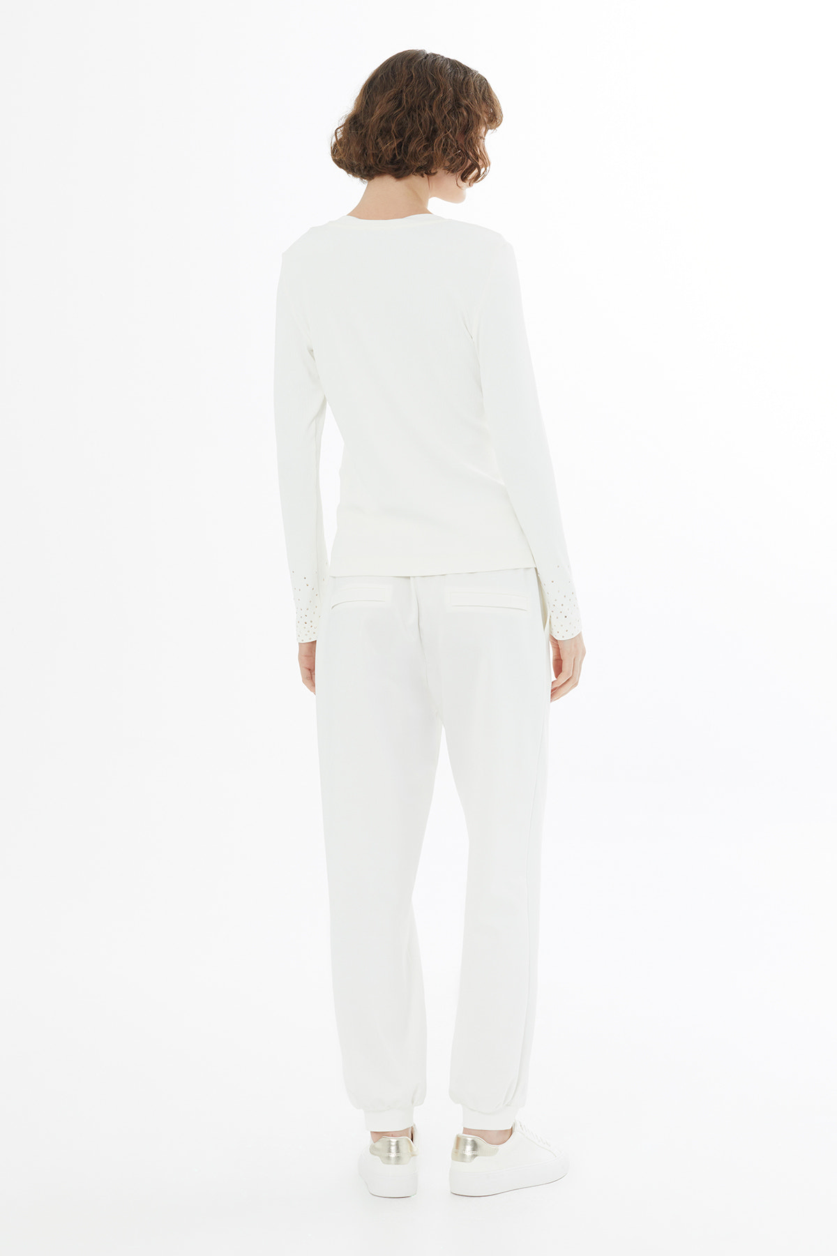 Yapıştırma Taş Detaylı Ekru Bluz