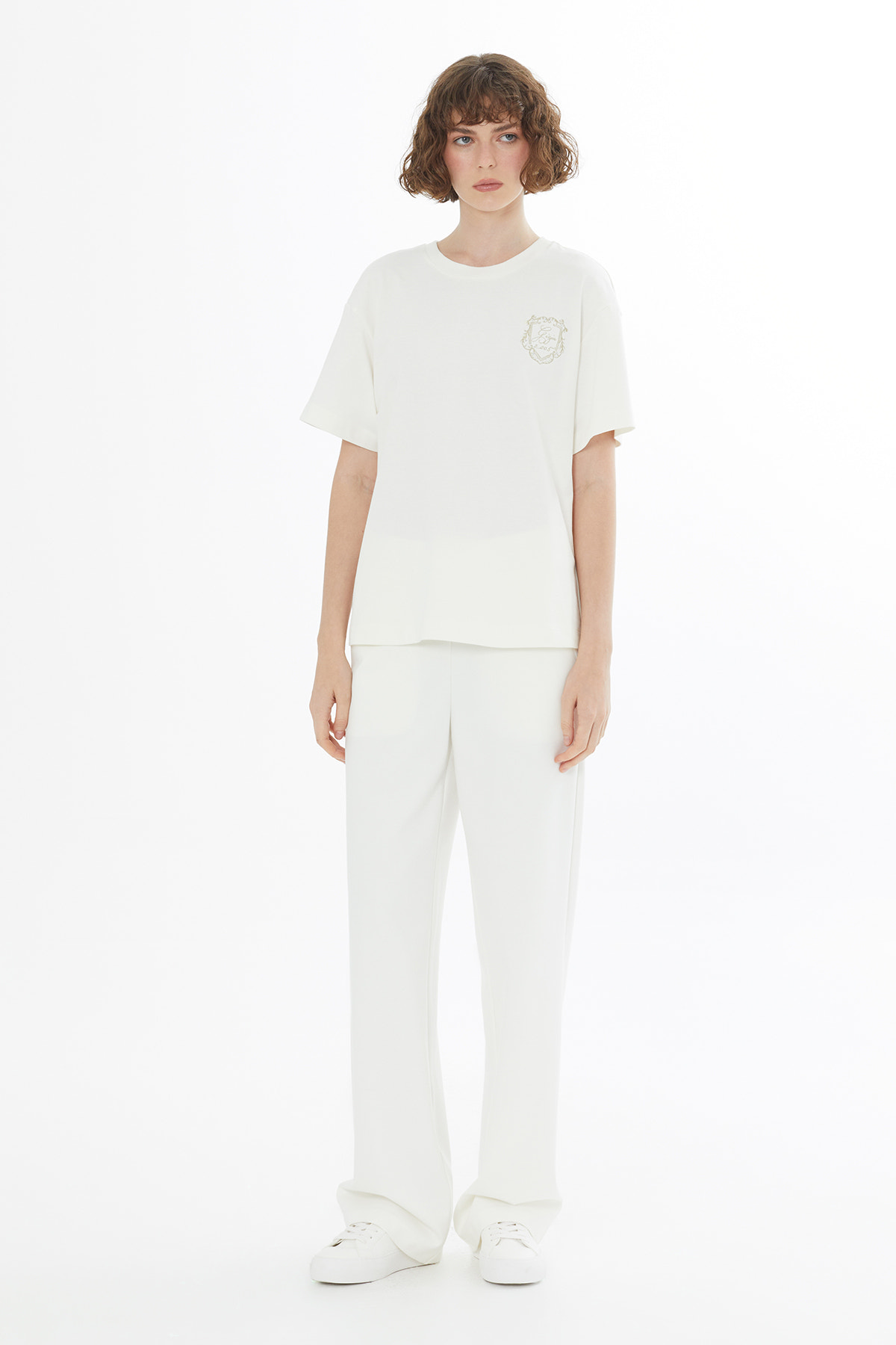 Nakış Ve Taş Yapıştırma Detaylı Ekru T-Shirt