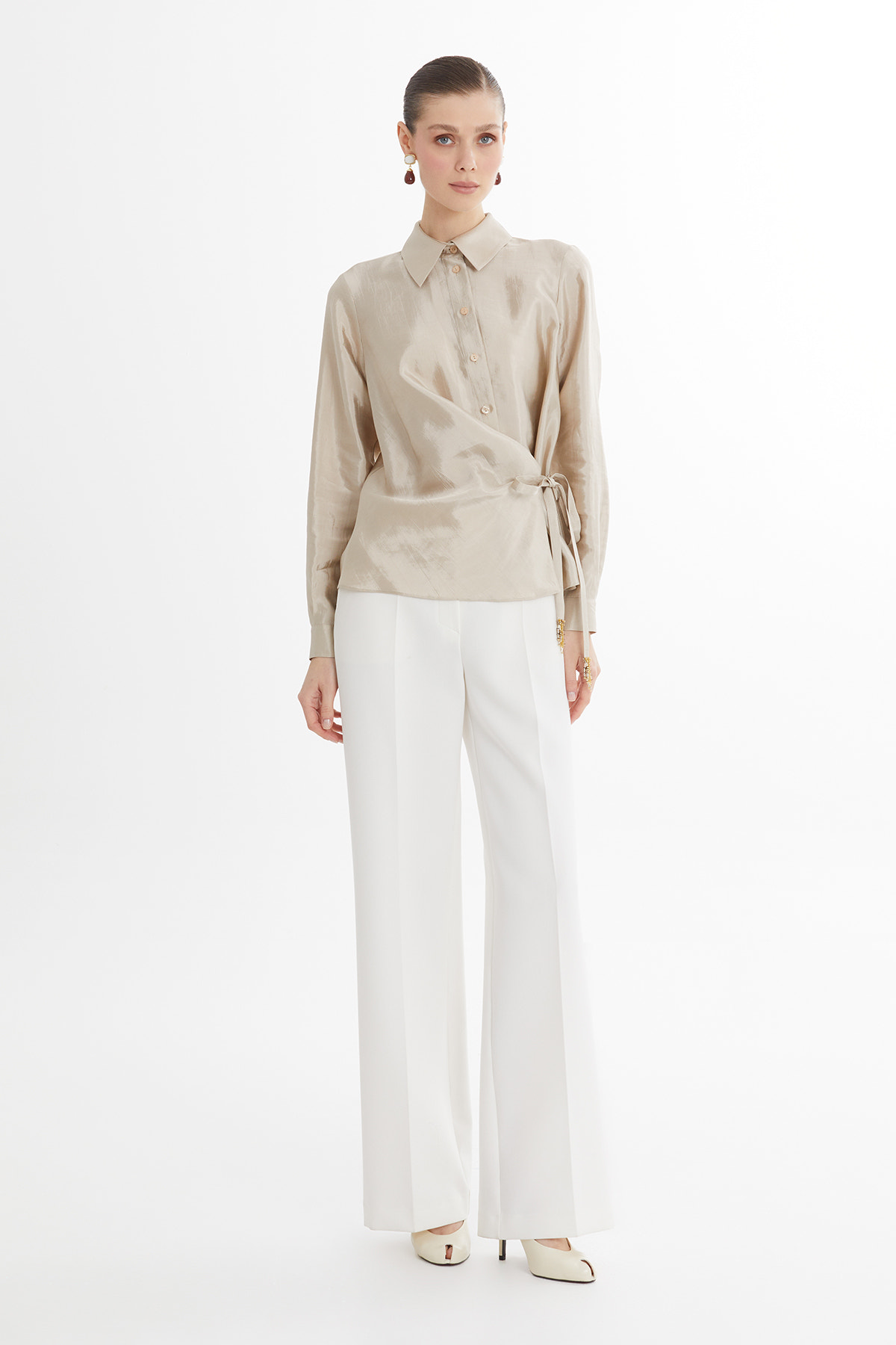 Kruvze Bağlamalı Bej Gömlek