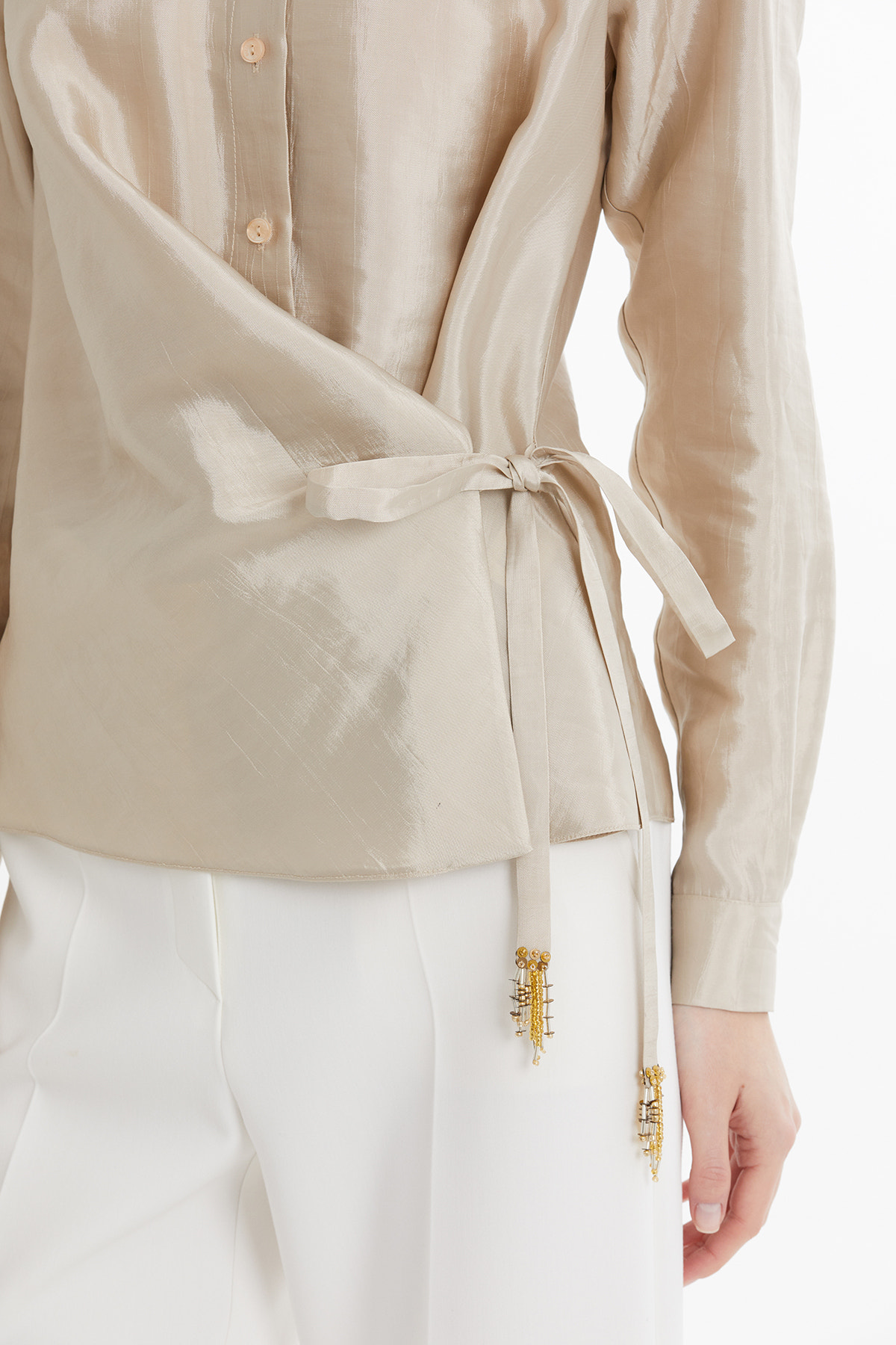 Kruvze Bağlamalı Bej Gömlek