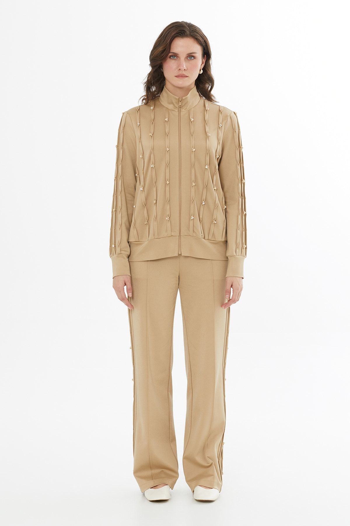 İşleme Detaylı Bej Eşofman Üstü