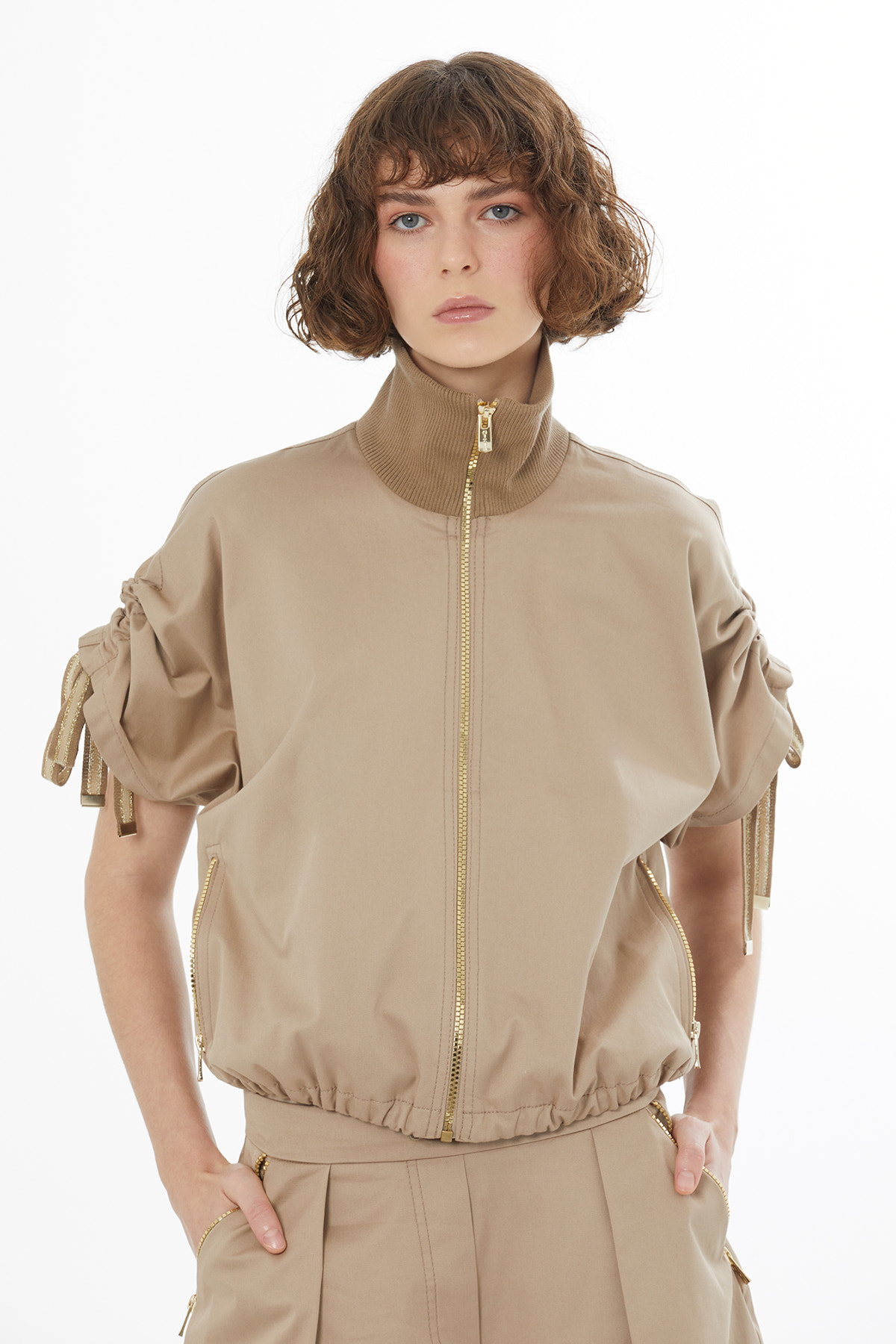 Şerit Triko Detaylı Büzgülü Bej Ceket