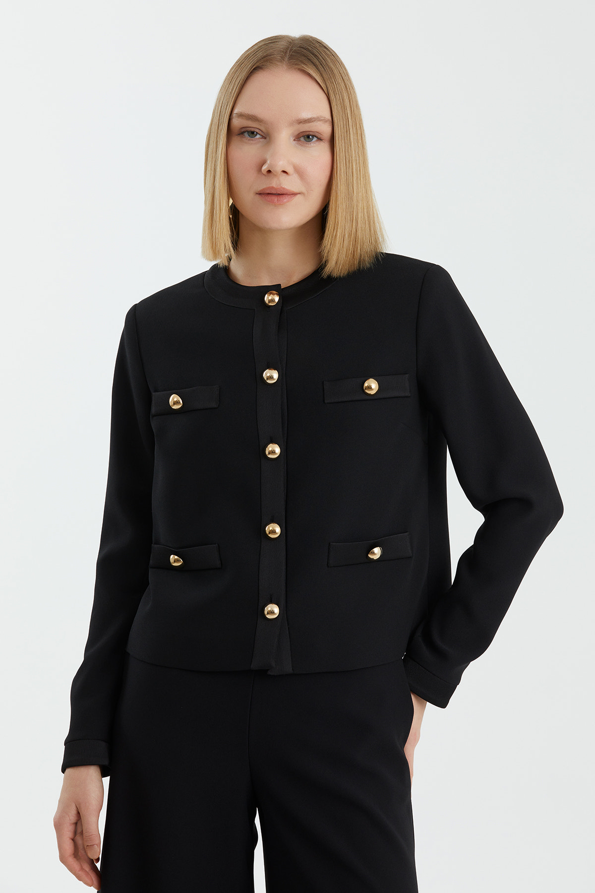 Vatkalı Metal Düğmeli Siyah Ceket