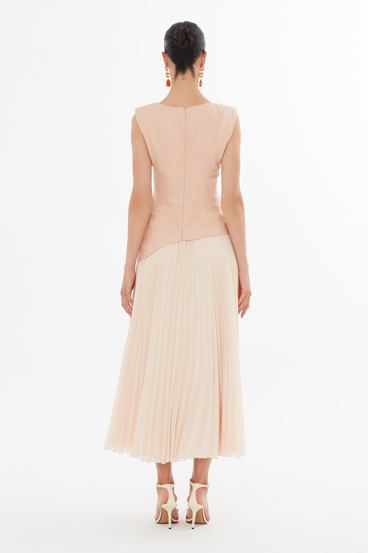 Asimetrik Boncuk İşlemeli Pembe Elbise