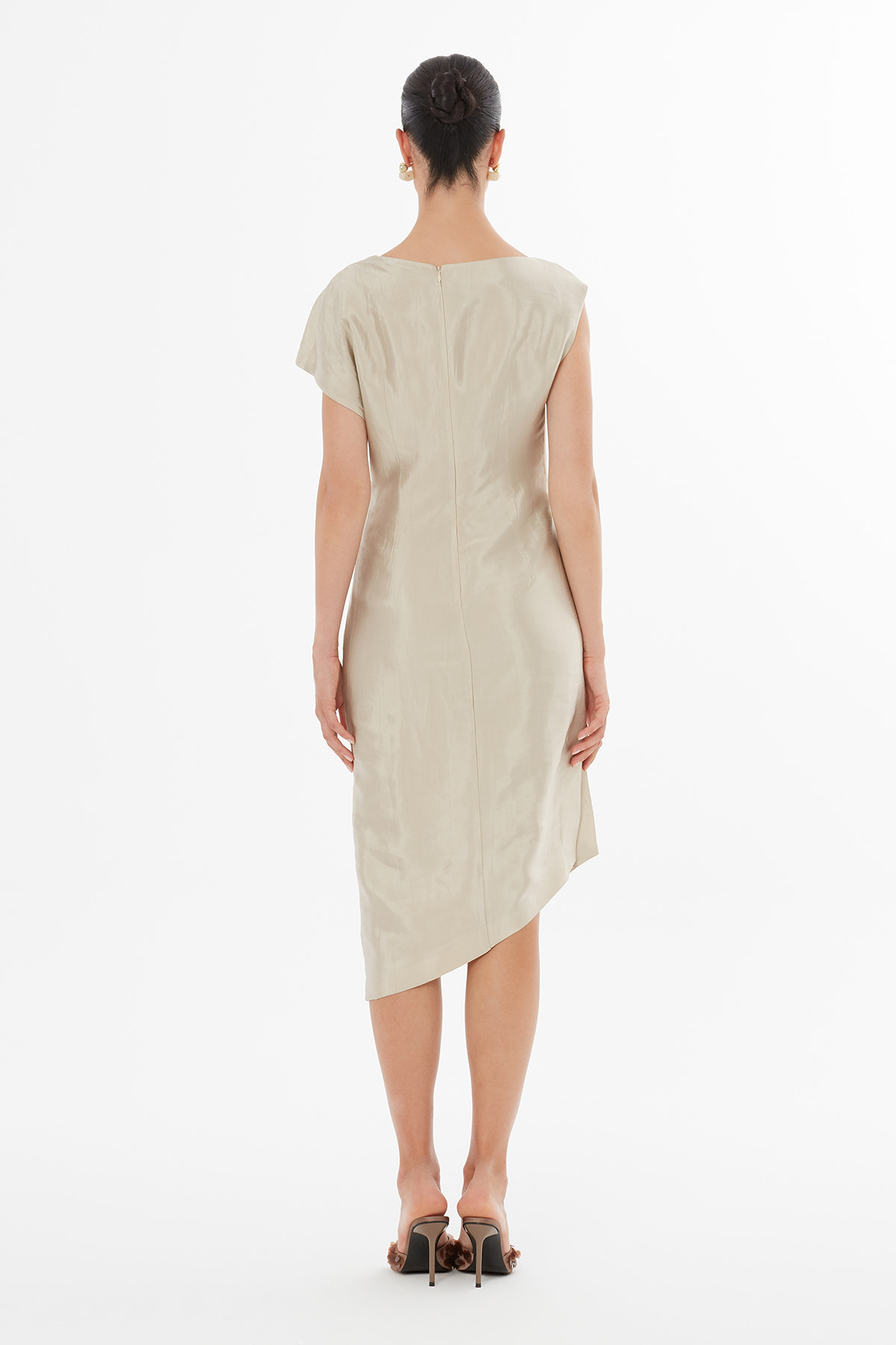 Düşük Omuzlu Asimetrik Bej Midi Elbise