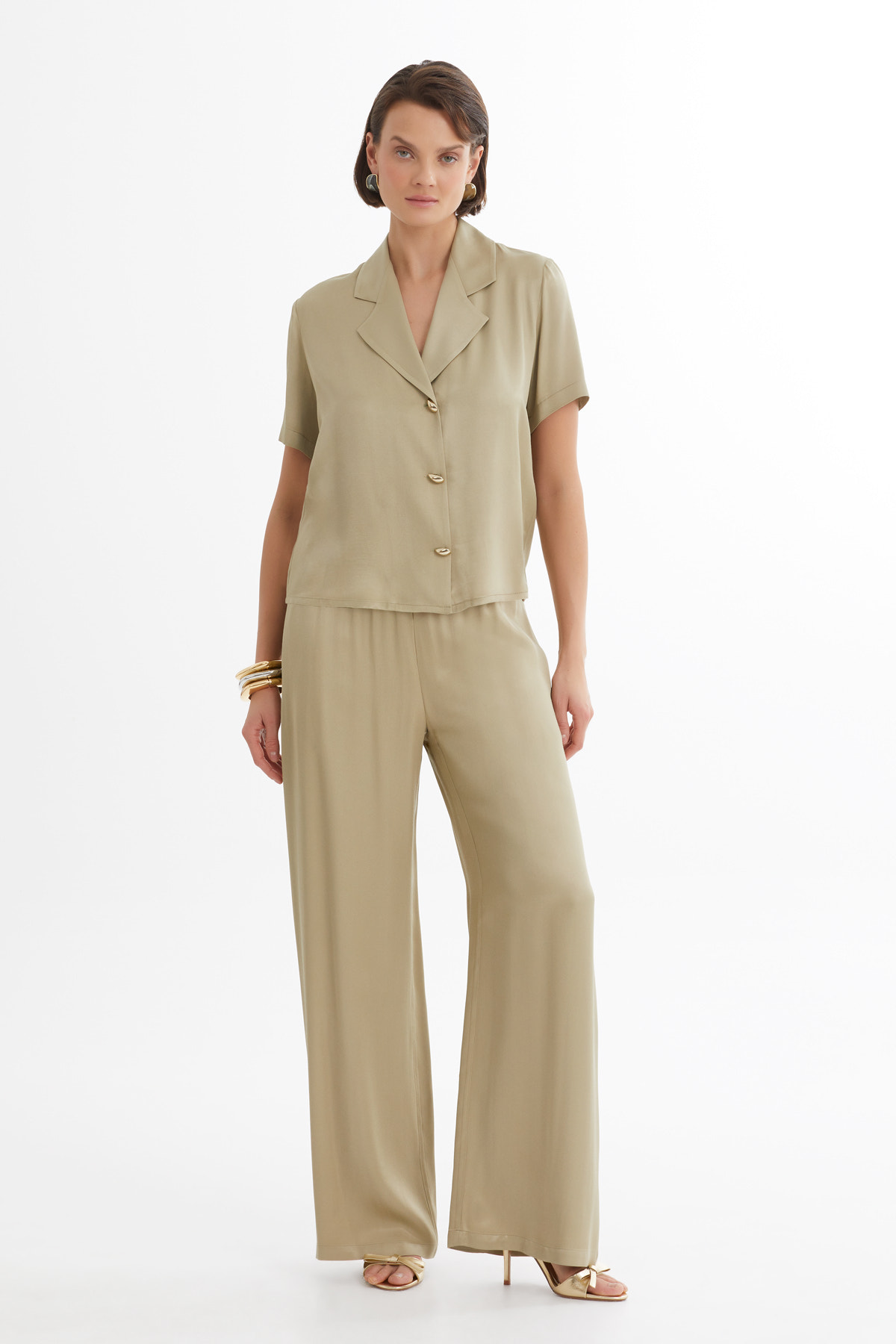 Saten Gömlek Ve Pantolonlu Bej Takım