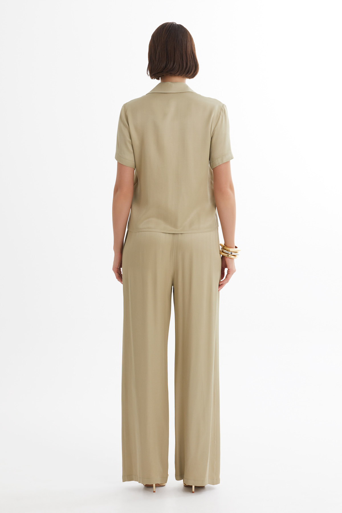 Saten Gömlek Ve Pantolonlu Bej Takım