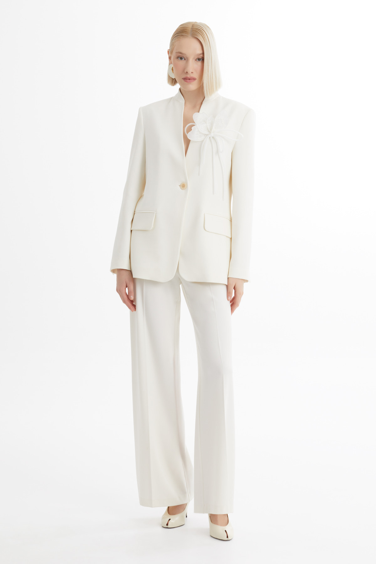 Çiçek Detaylı Ekru Blazer Takım