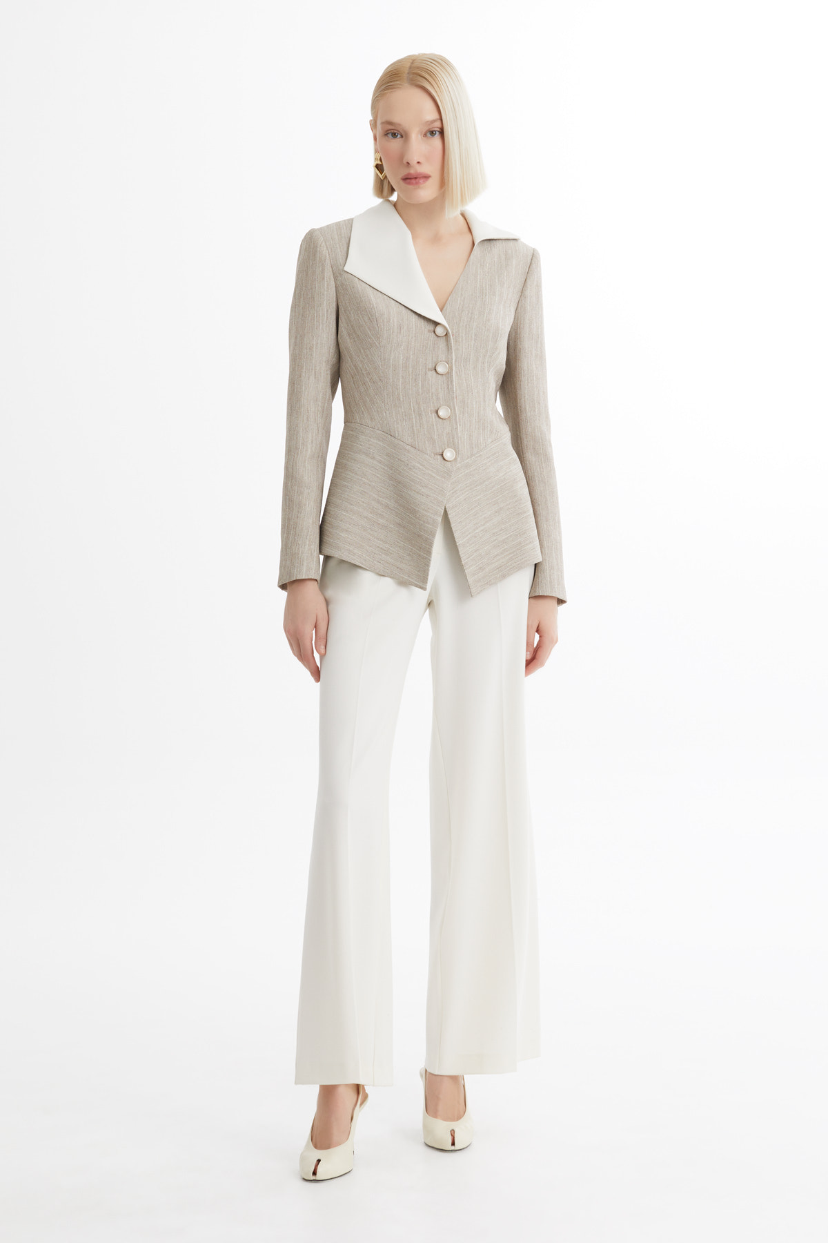 Asimetrik Kesim Bej Blazer Takım