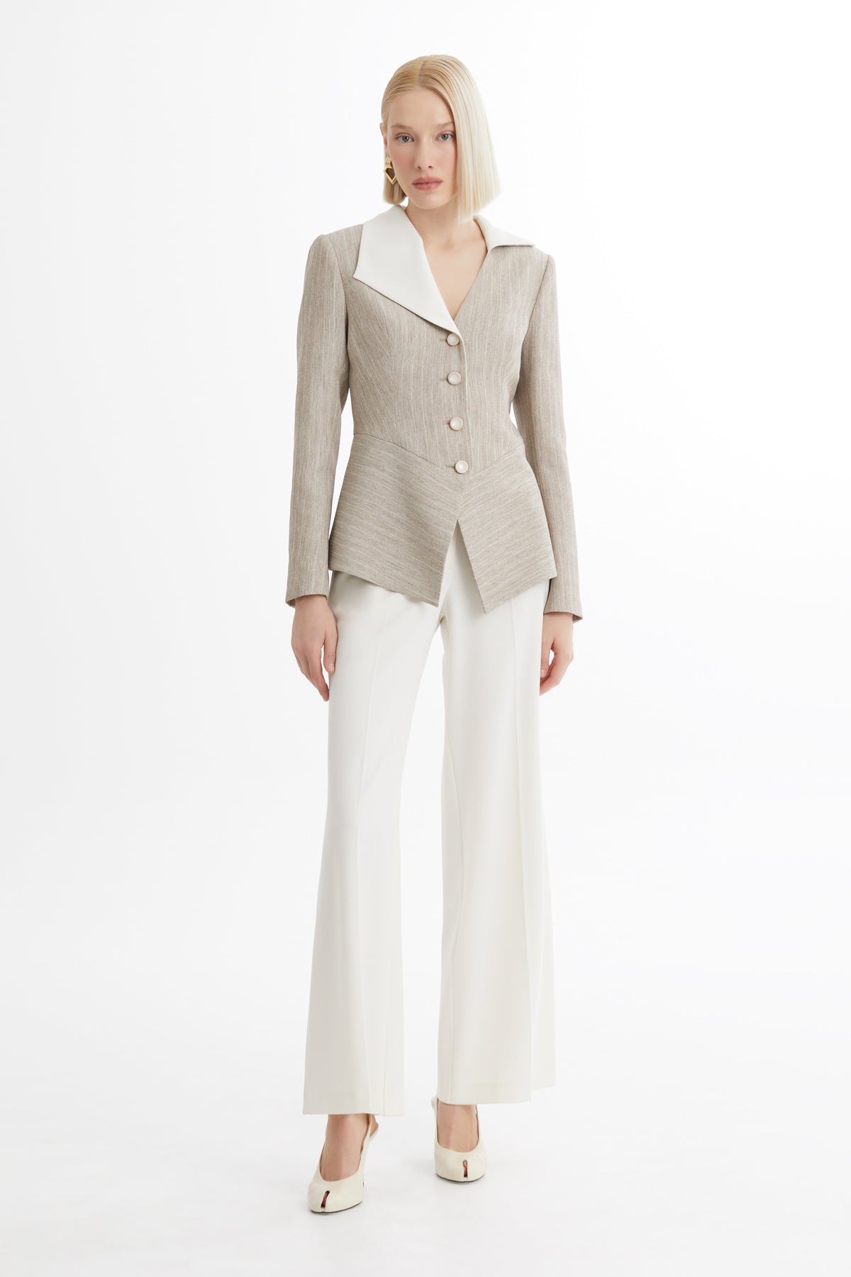 Asimetrik Kesim Bej Blazer Takım