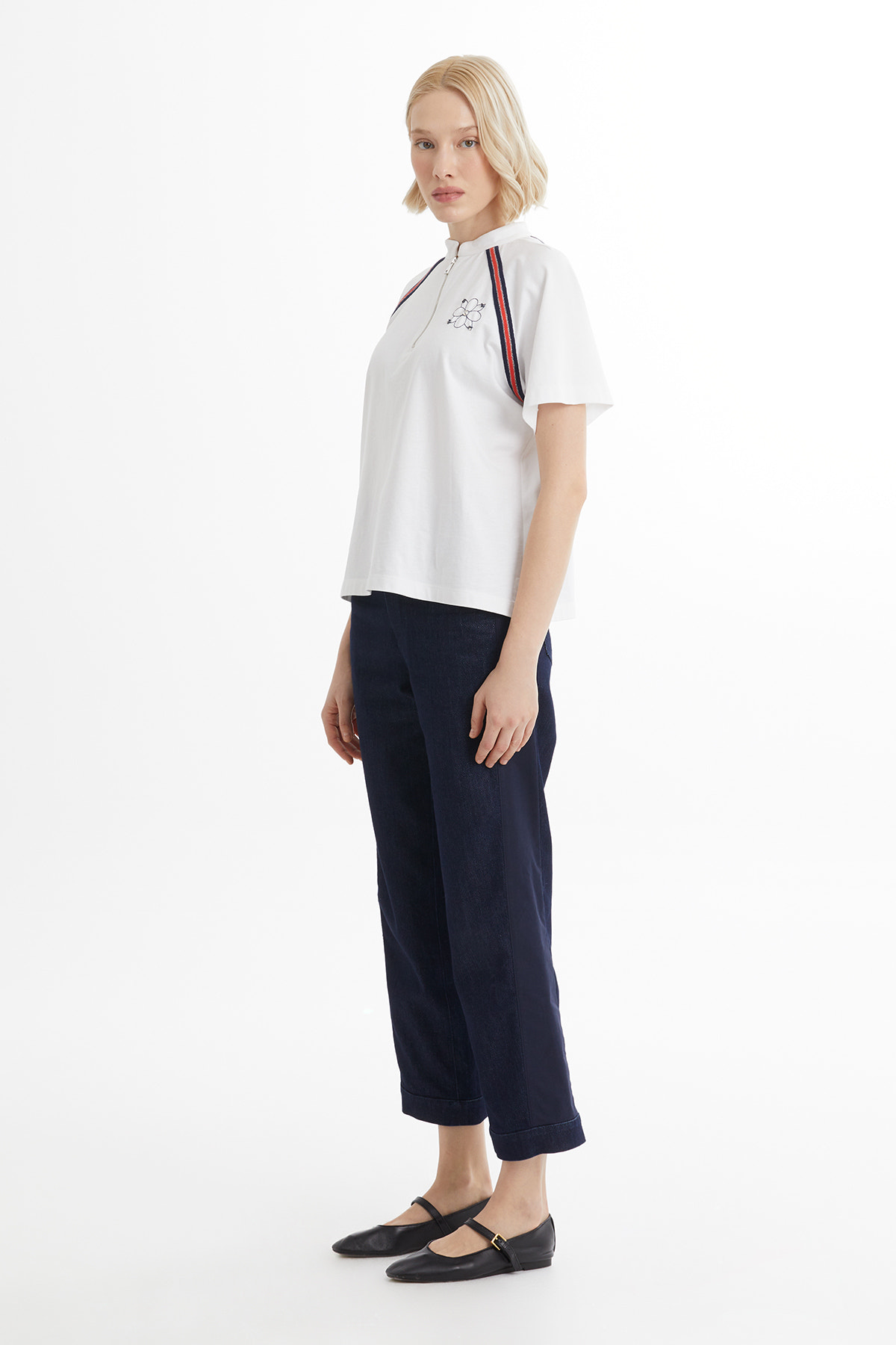 Trikolu Nakış Ve İşlemeli Fermuarlı Beyaz T-Shirt