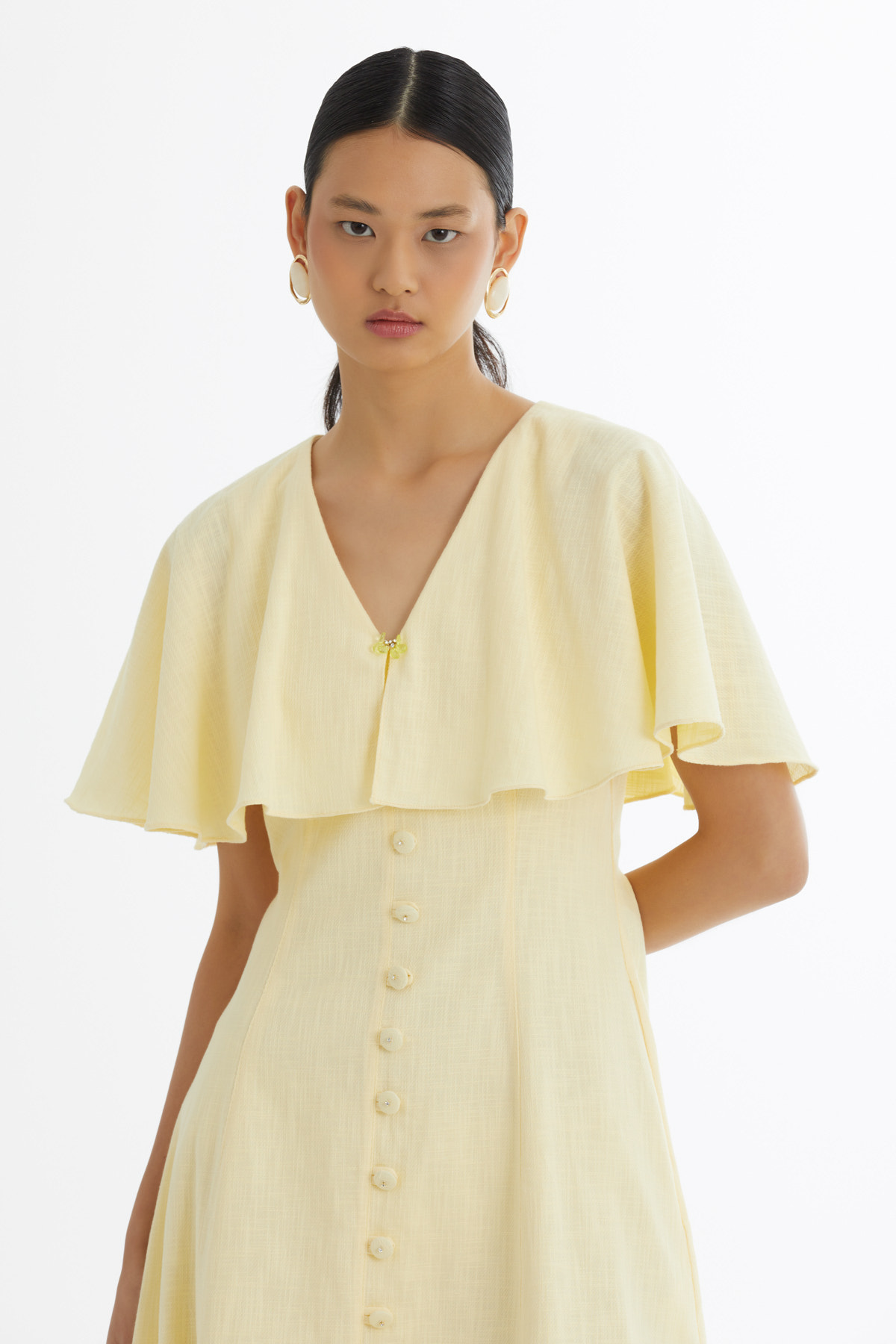 Pelerin Detaylı İşlemeli Sarı Elbise