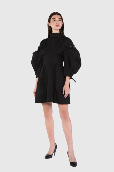 Gizia İşleme Detaylı Hacimli Kollu Mini Siyah Elbise. 1