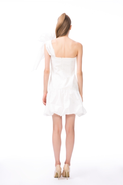 Gizia One-Shoulder Bow Balloon Skirt Lace Mini White Dress. 3